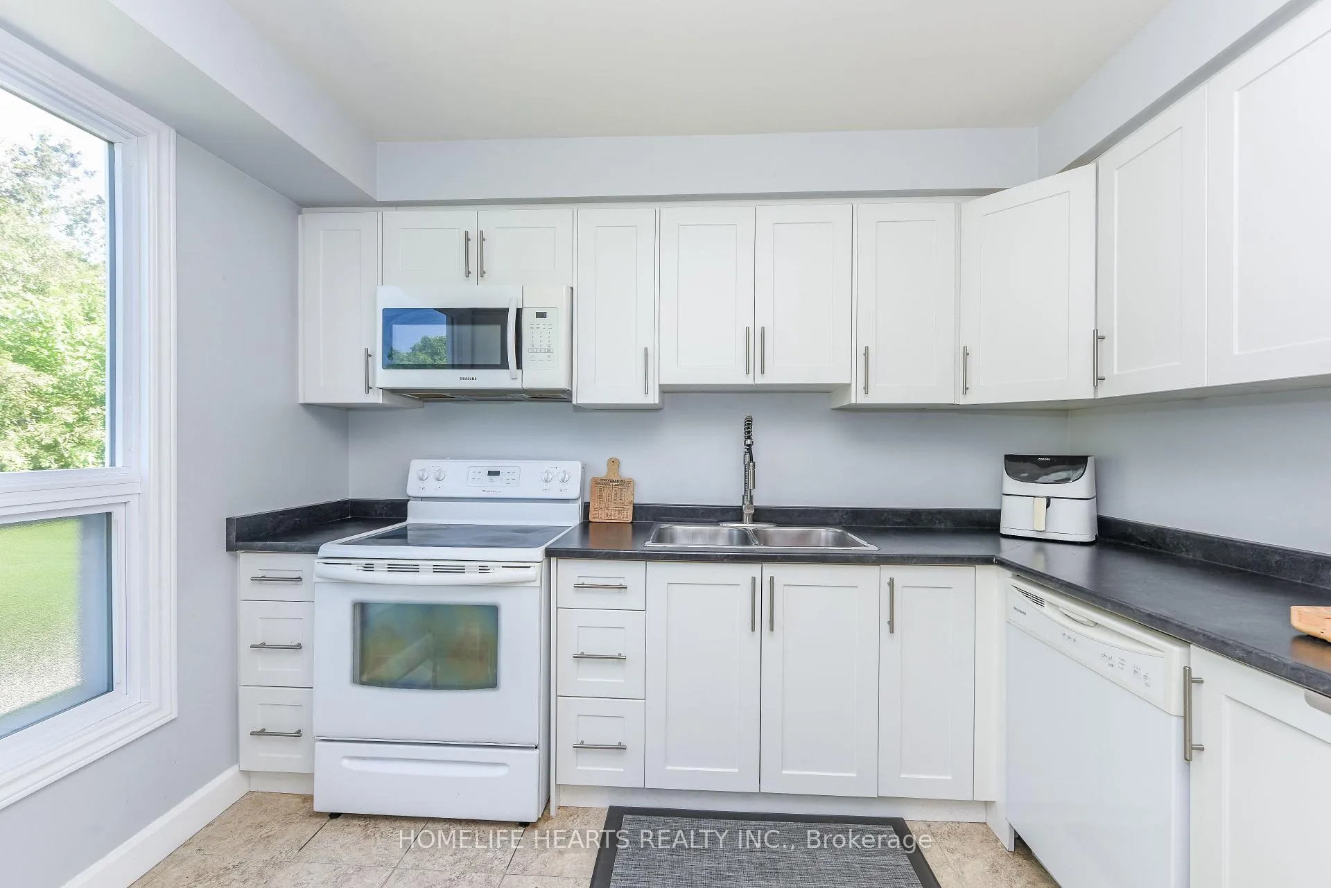 Photo 7 of 52 Primrose Crescent, Brampton, Heart Lake West — HOMEH