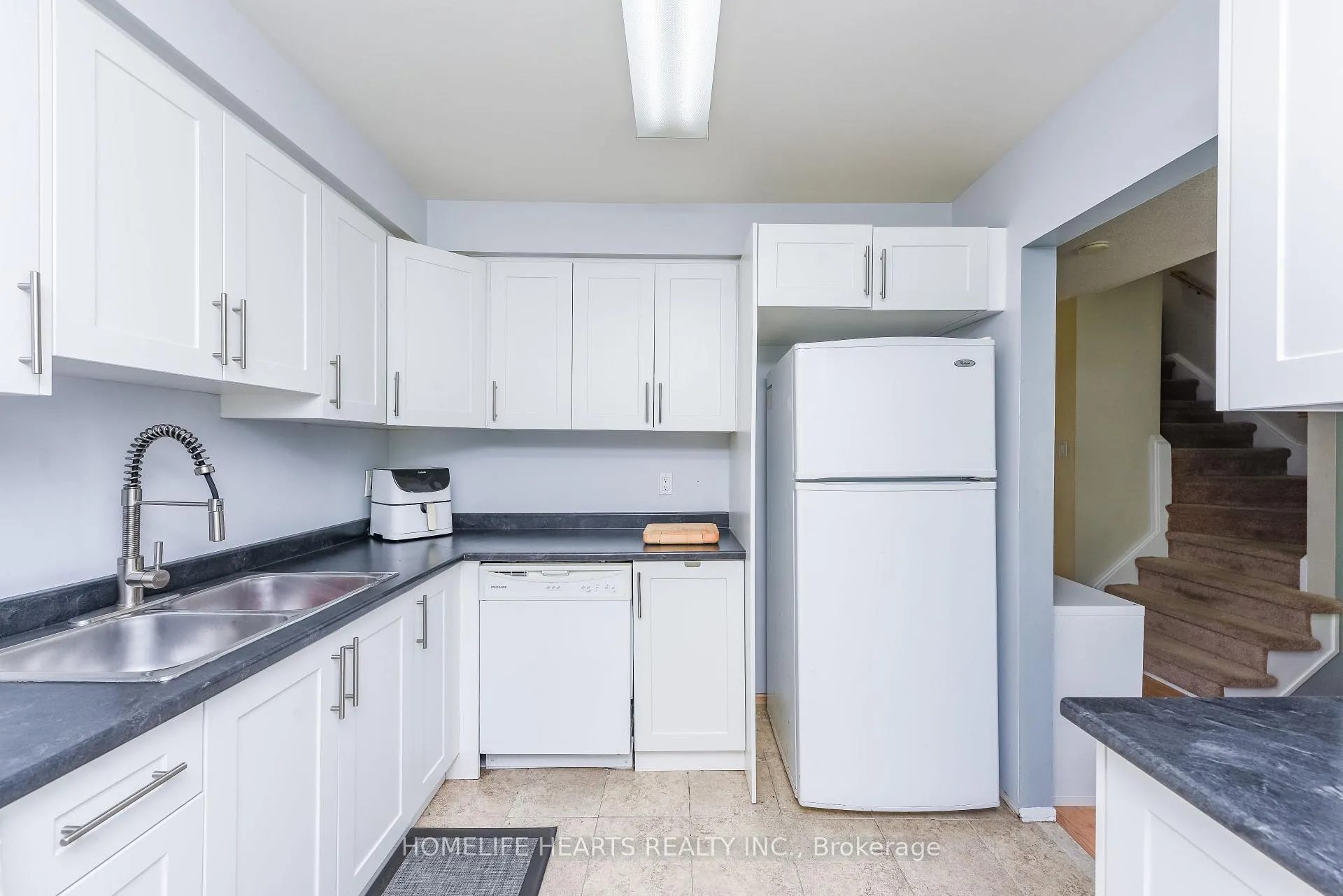 Photo 9 of 52 Primrose Crescent, Brampton, Heart Lake West — HOMEH