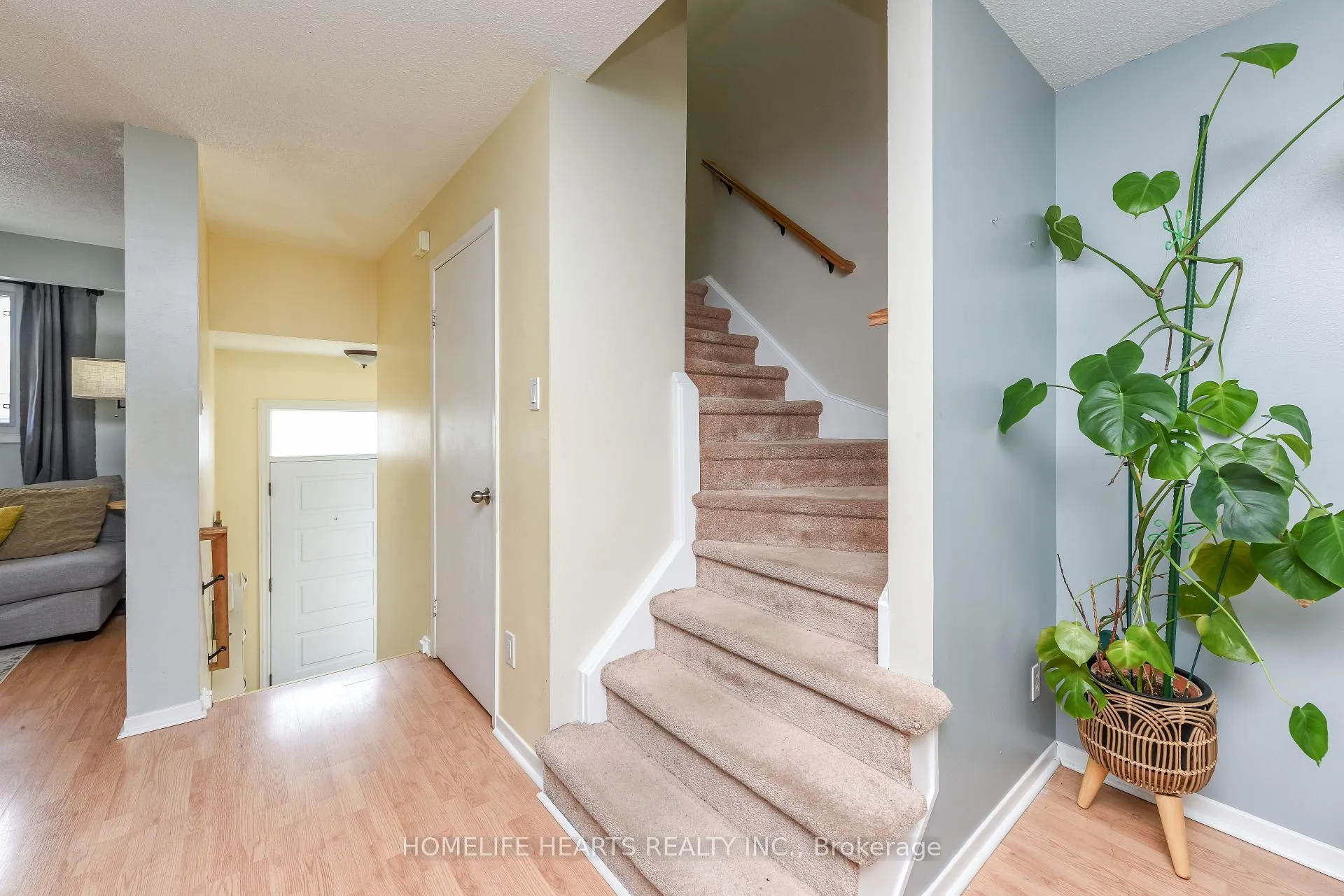 Photo 10 of 52 Primrose Crescent, Brampton, Heart Lake West — HOMEH