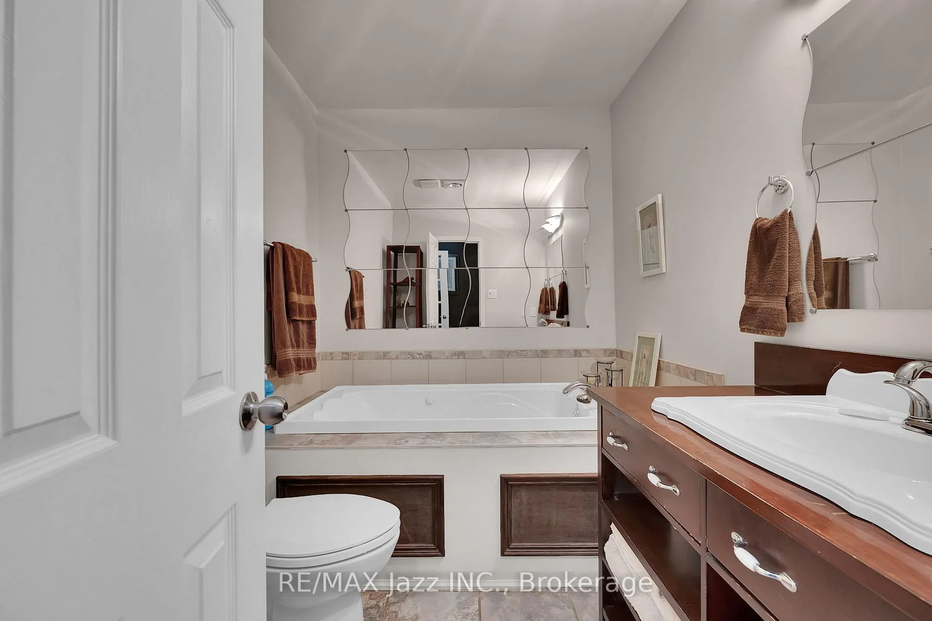 Photo 23 of 4860 Baldwin Street S, Whitby, Taunton North — HOMEH