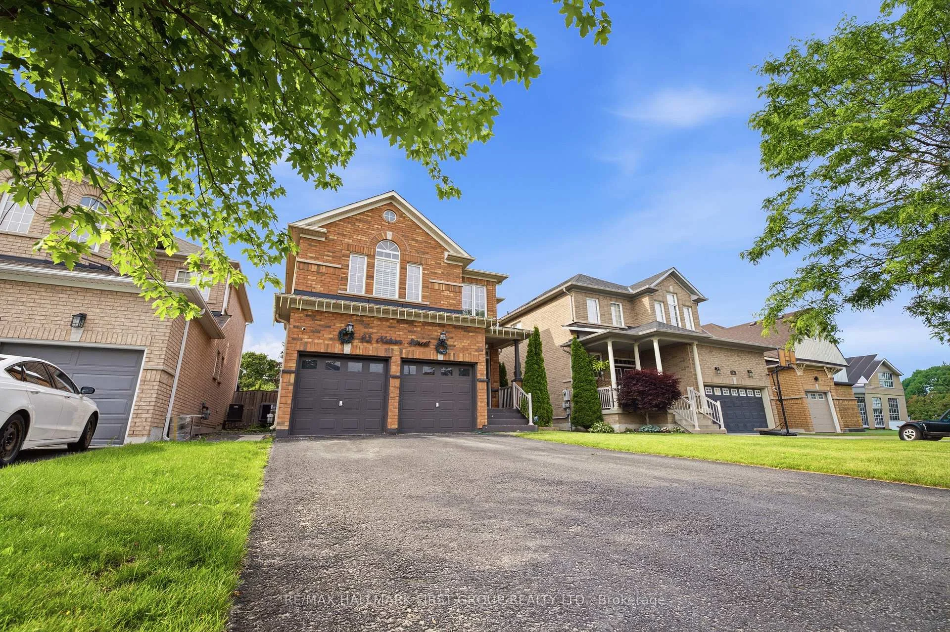 Photo 3 of 92 Nelson Street, Clarington, Bowmanville — HOMEH