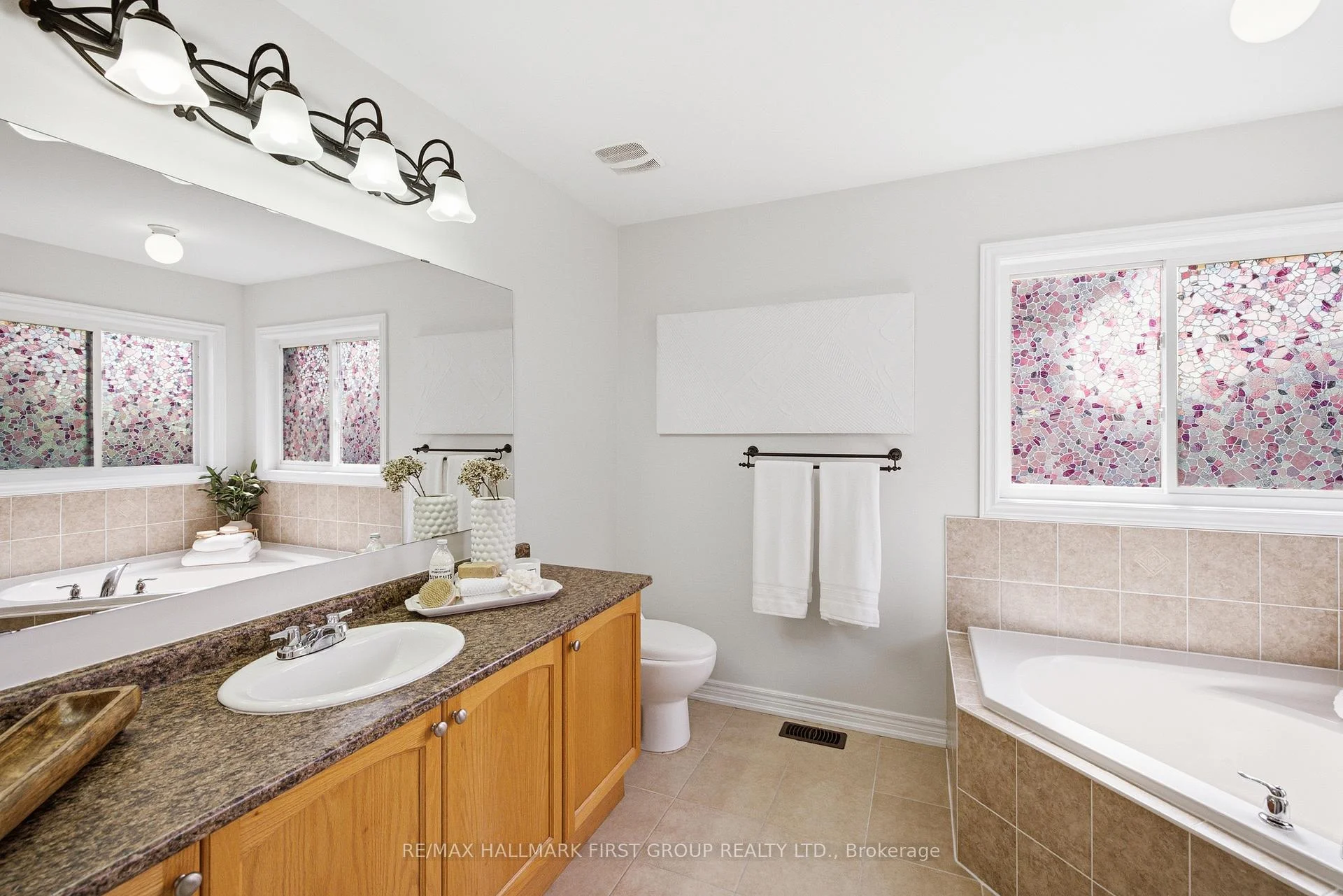 Photo 26 of 92 Nelson Street, Clarington, Bowmanville — HOMEH