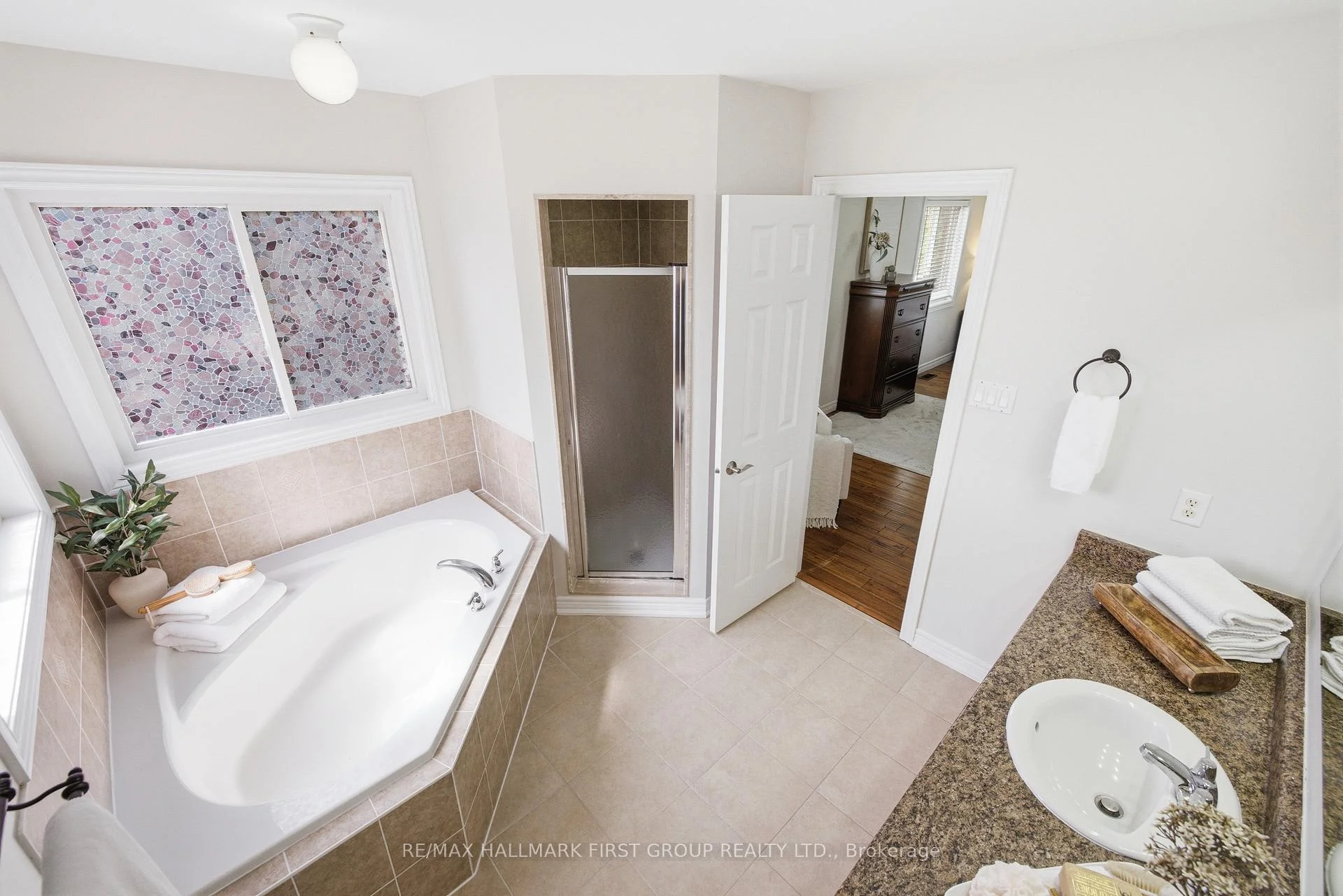 Photo 27 of 92 Nelson Street, Clarington, Bowmanville — HOMEH