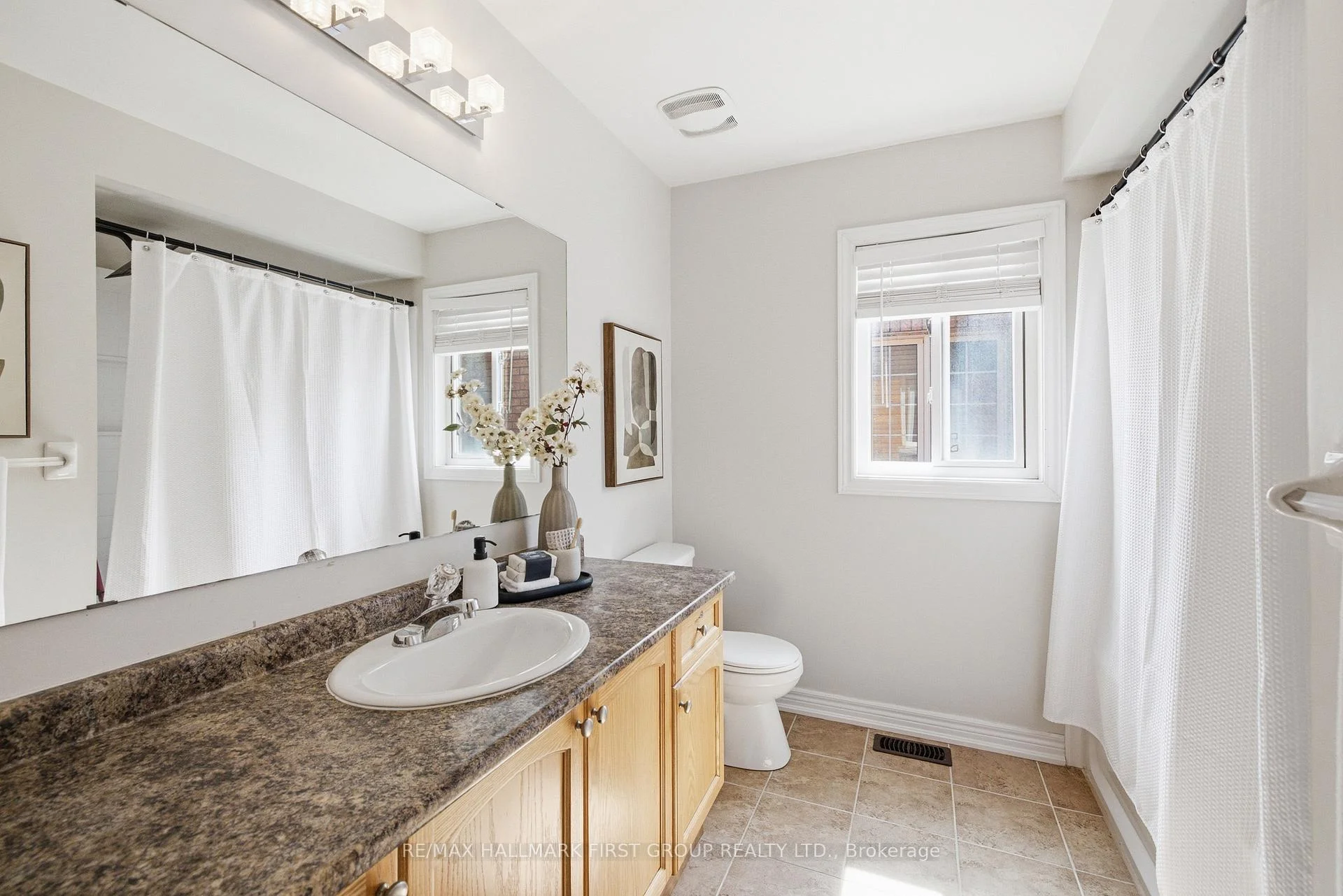 Photo 31 of 92 Nelson Street, Clarington, Bowmanville — HOMEH