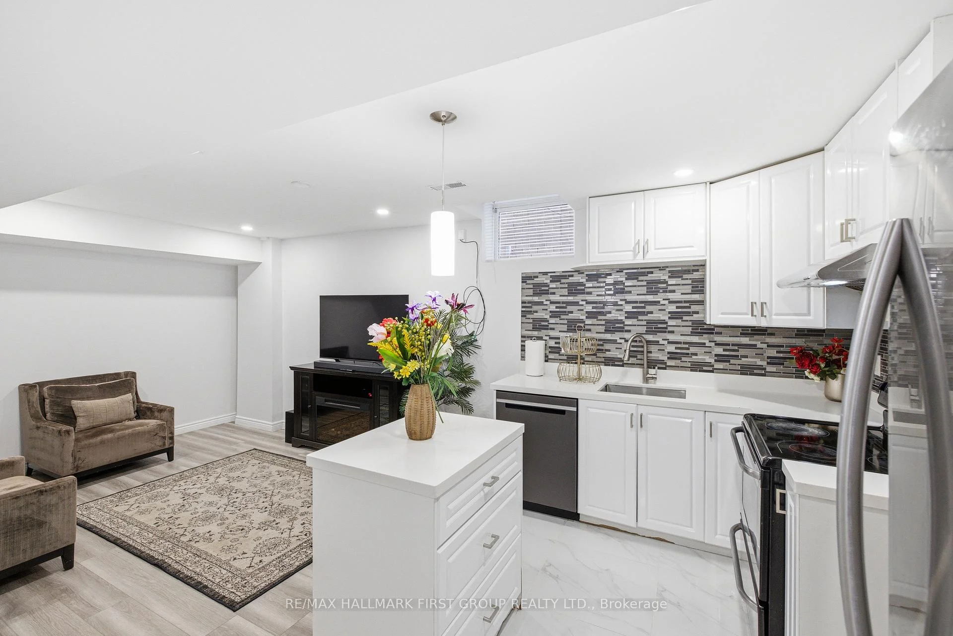 Photo 32 of 92 Nelson Street, Clarington, Bowmanville — HOMEH
