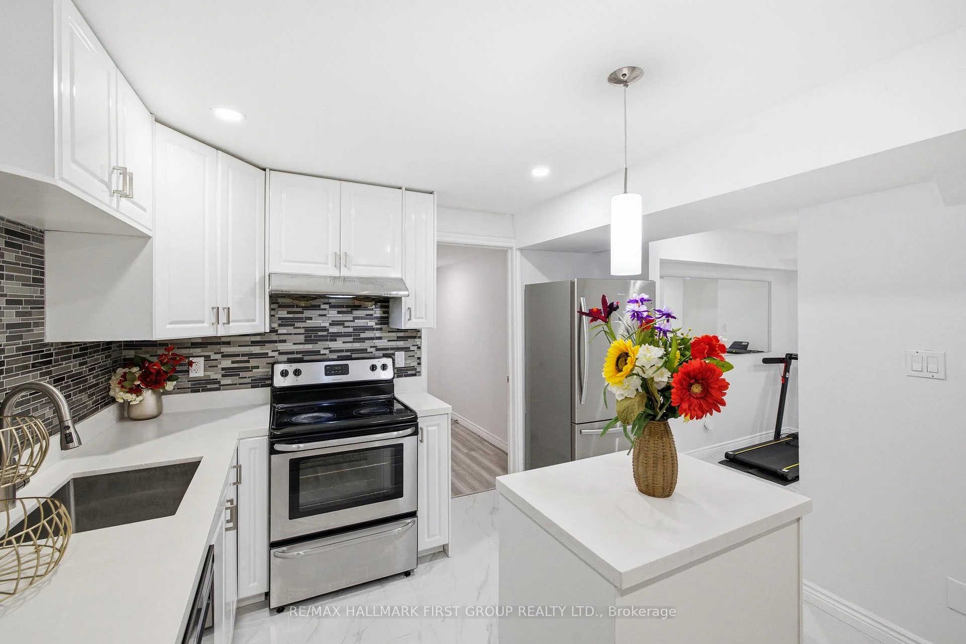 Photo 33 of 92 Nelson Street, Clarington, Bowmanville — HOMEH