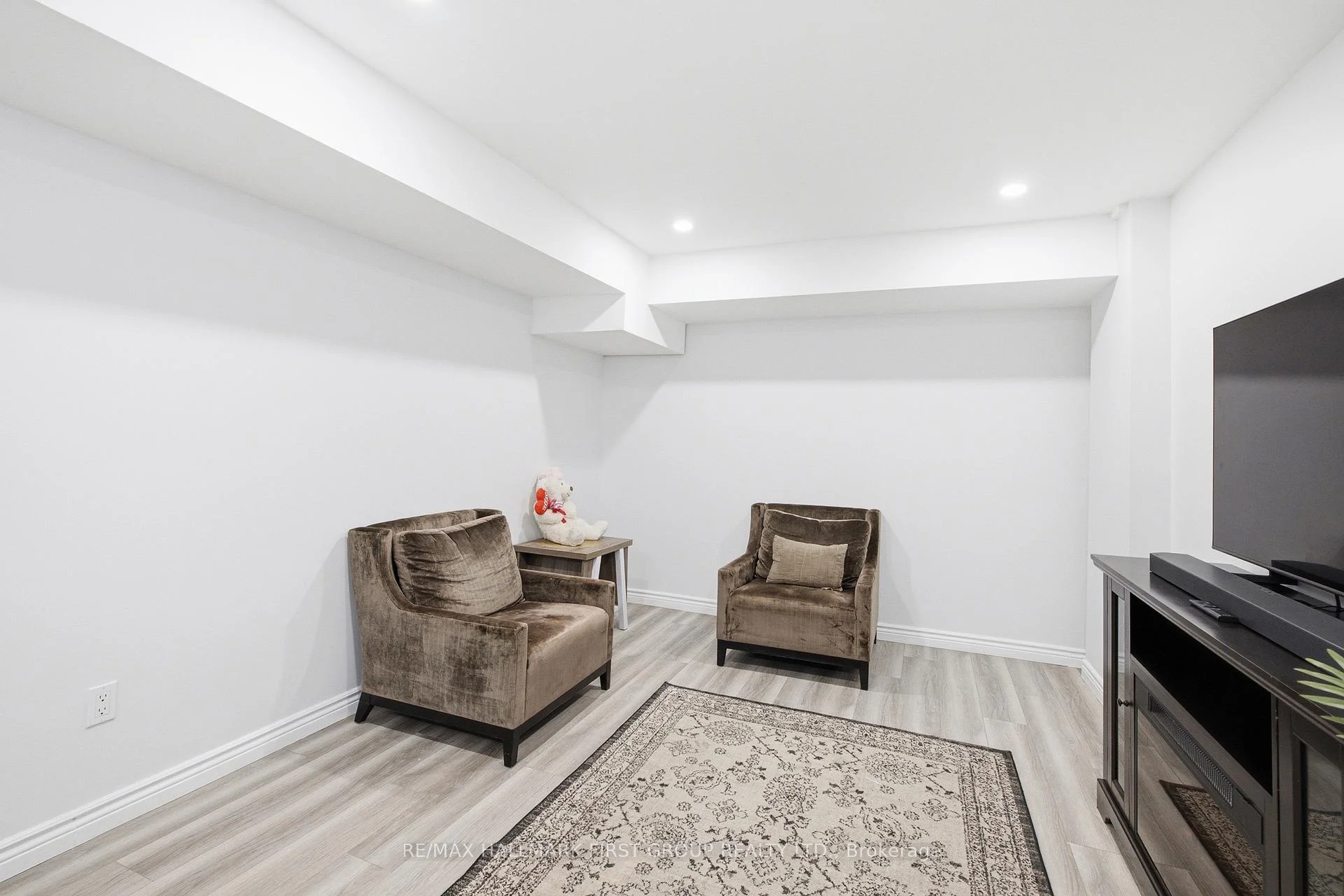 Photo 34 of 92 Nelson Street, Clarington, Bowmanville — HOMEH