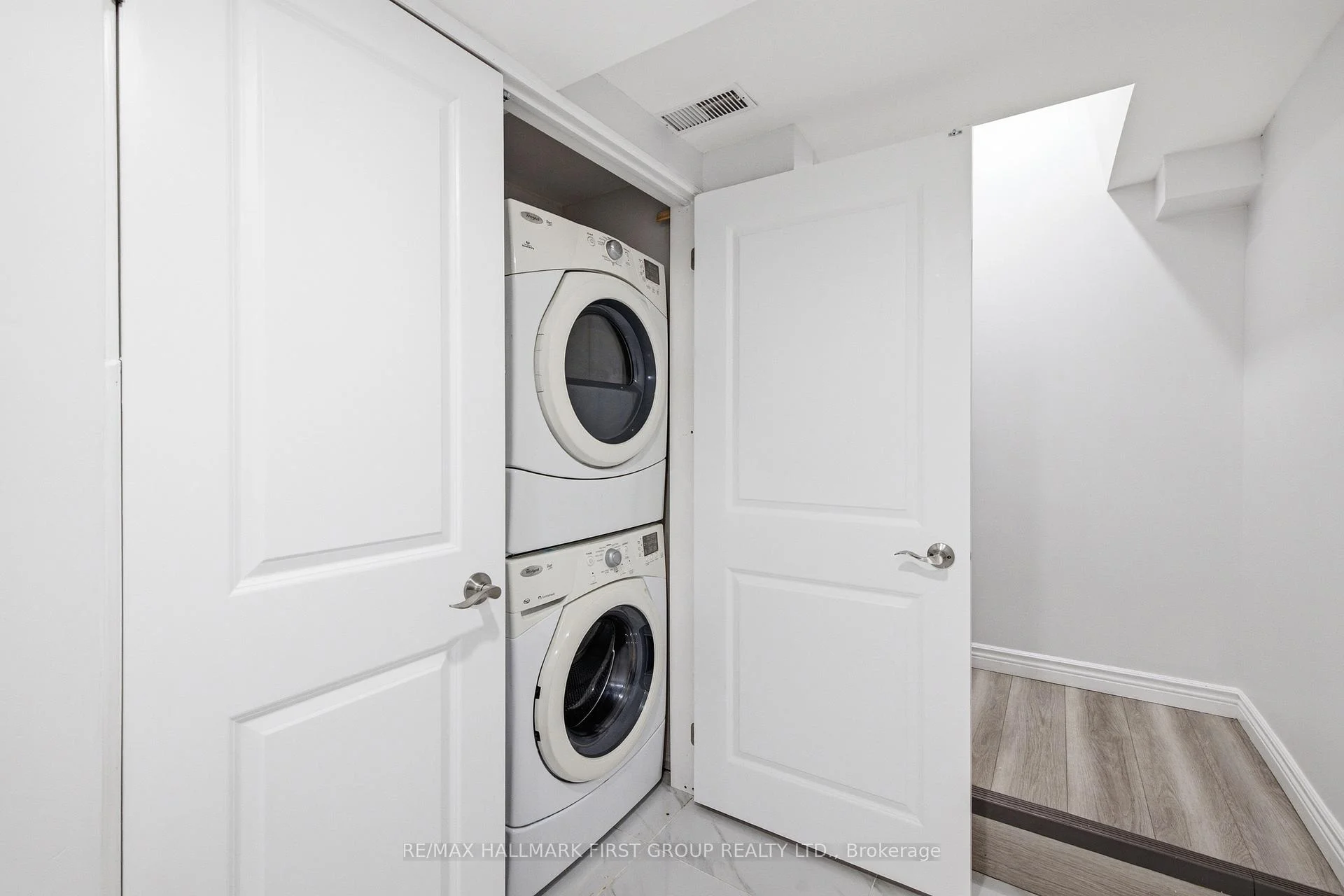 Photo 42 of 92 Nelson Street, Clarington, Bowmanville — HOMEH