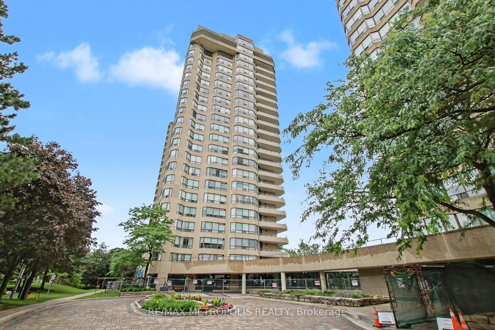 Photo 1 of Unit 1004, 6 Willow Street, Waterloo — HOMEH