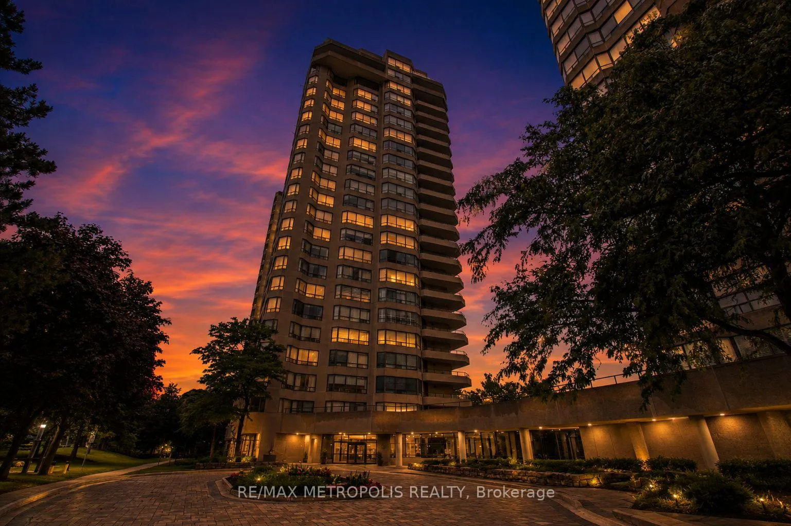 Photo 2 of Unit 1004, 6 Willow Street, Waterloo — HOMEH