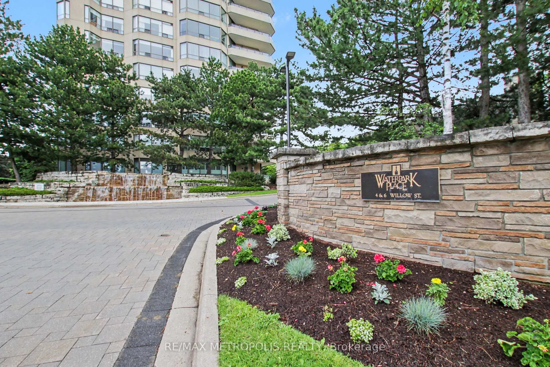 Photo 3 of Unit 1004, 6 Willow Street, Waterloo — HOMEH