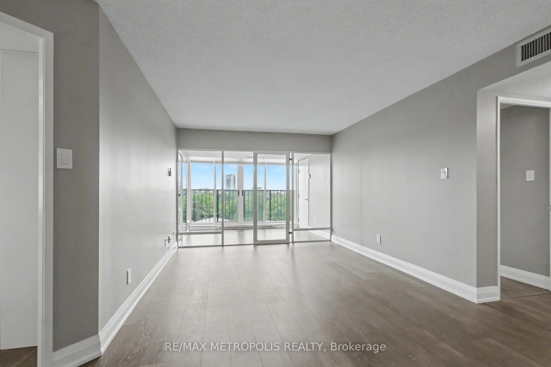 Photo 6 of Unit 1004, 6 Willow Street, Waterloo — HOMEH