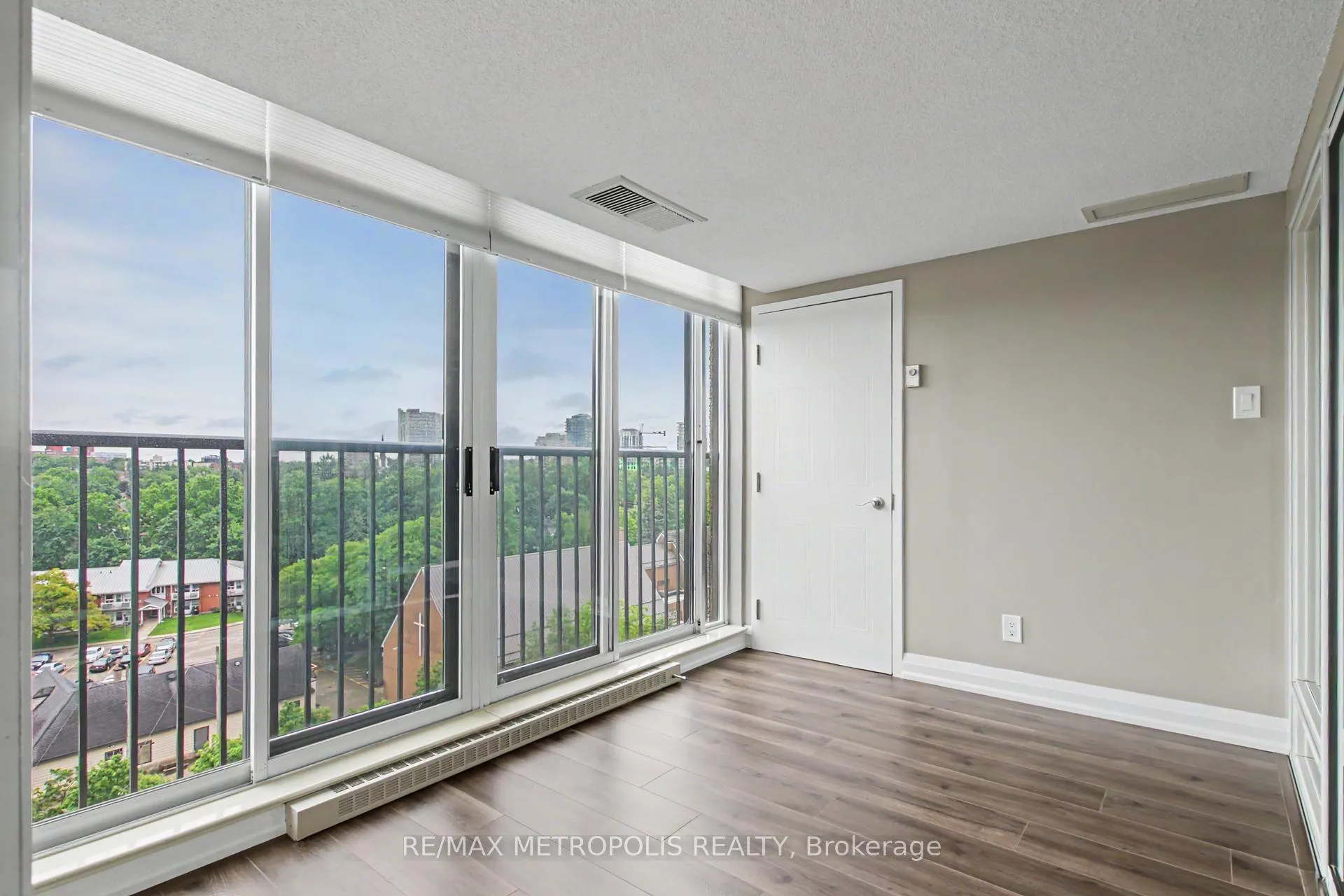 Photo 15 of Unit 1004, 6 Willow Street, Waterloo — HOMEH