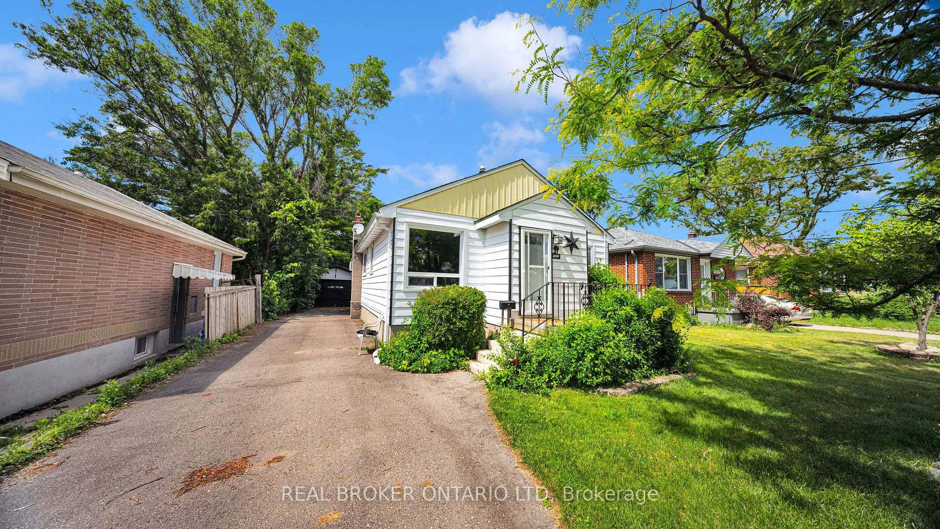 Front of 1624 Leonard Street