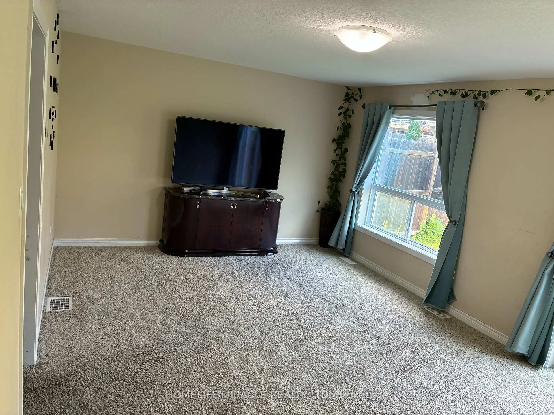 Photo 5 of 45 Oakes Crescent, Guelph, Grange Road — HOMEH