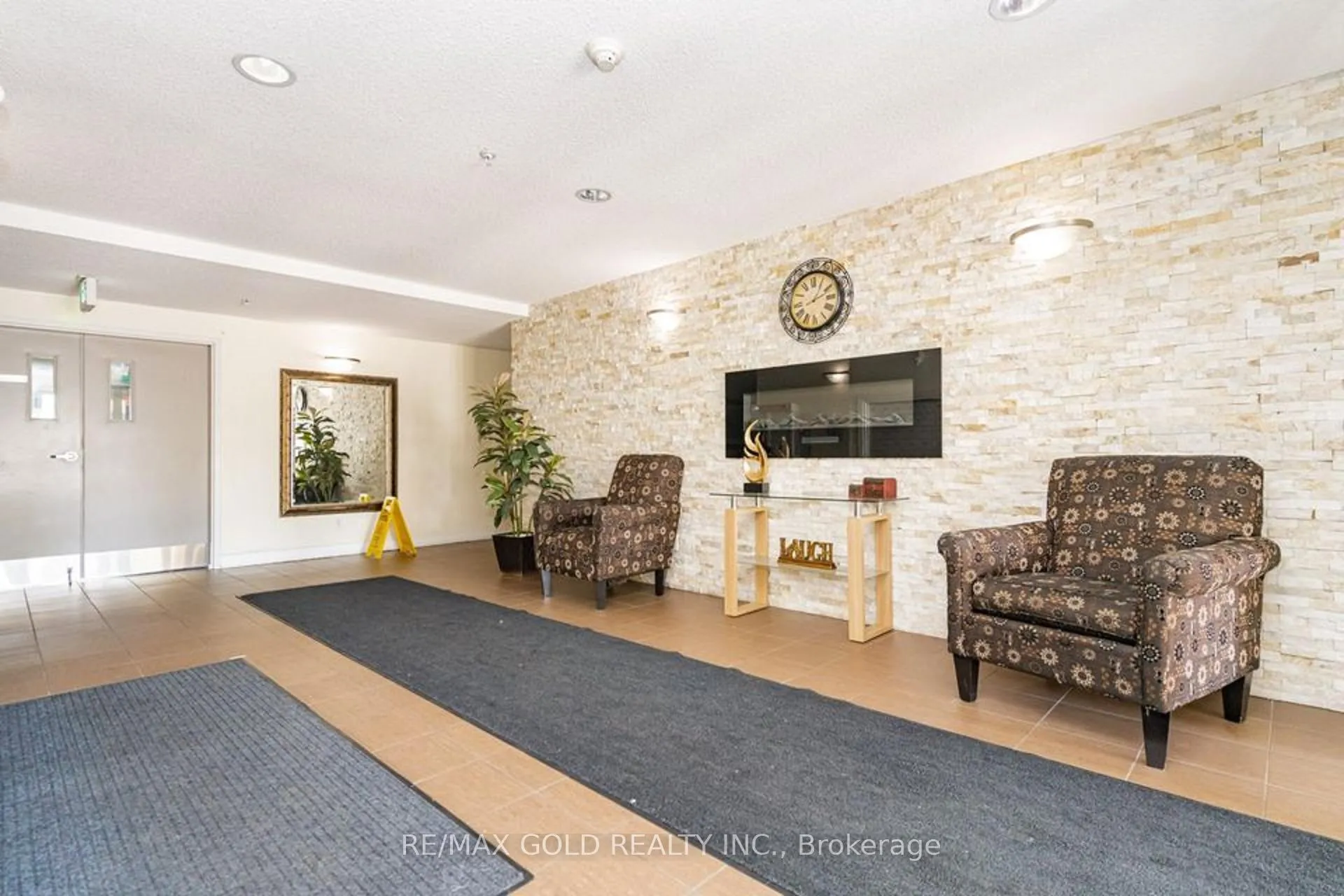 Photo 3 of Unit 1414, 8 Dayspring Circle, Brampton, Goreway Drive Corridor — HOMEH