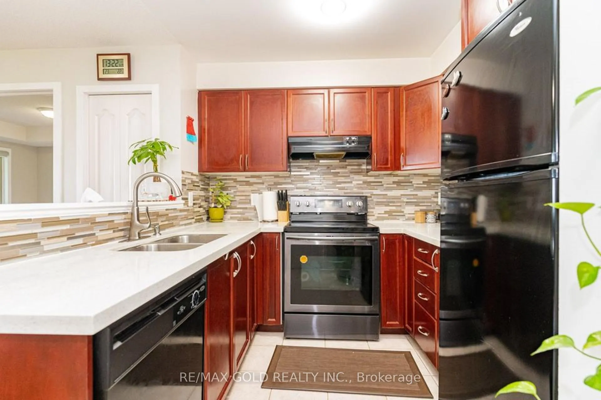 Photo 6 of Unit 1414, 8 Dayspring Circle, Brampton, Goreway Drive Corridor — HOMEH