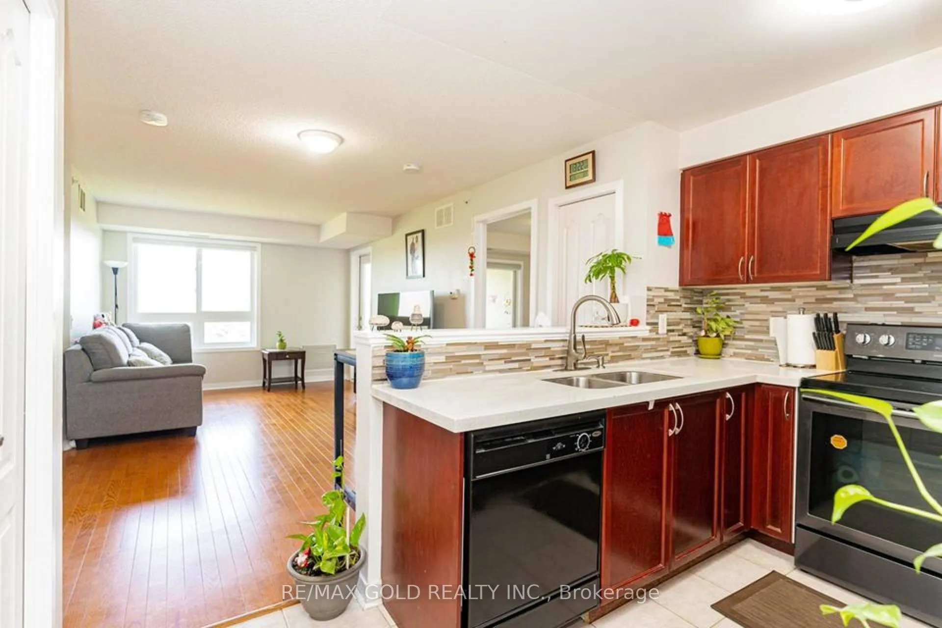 Photo 7 of Unit 1414, 8 Dayspring Circle, Brampton, Goreway Drive Corridor — HOMEH