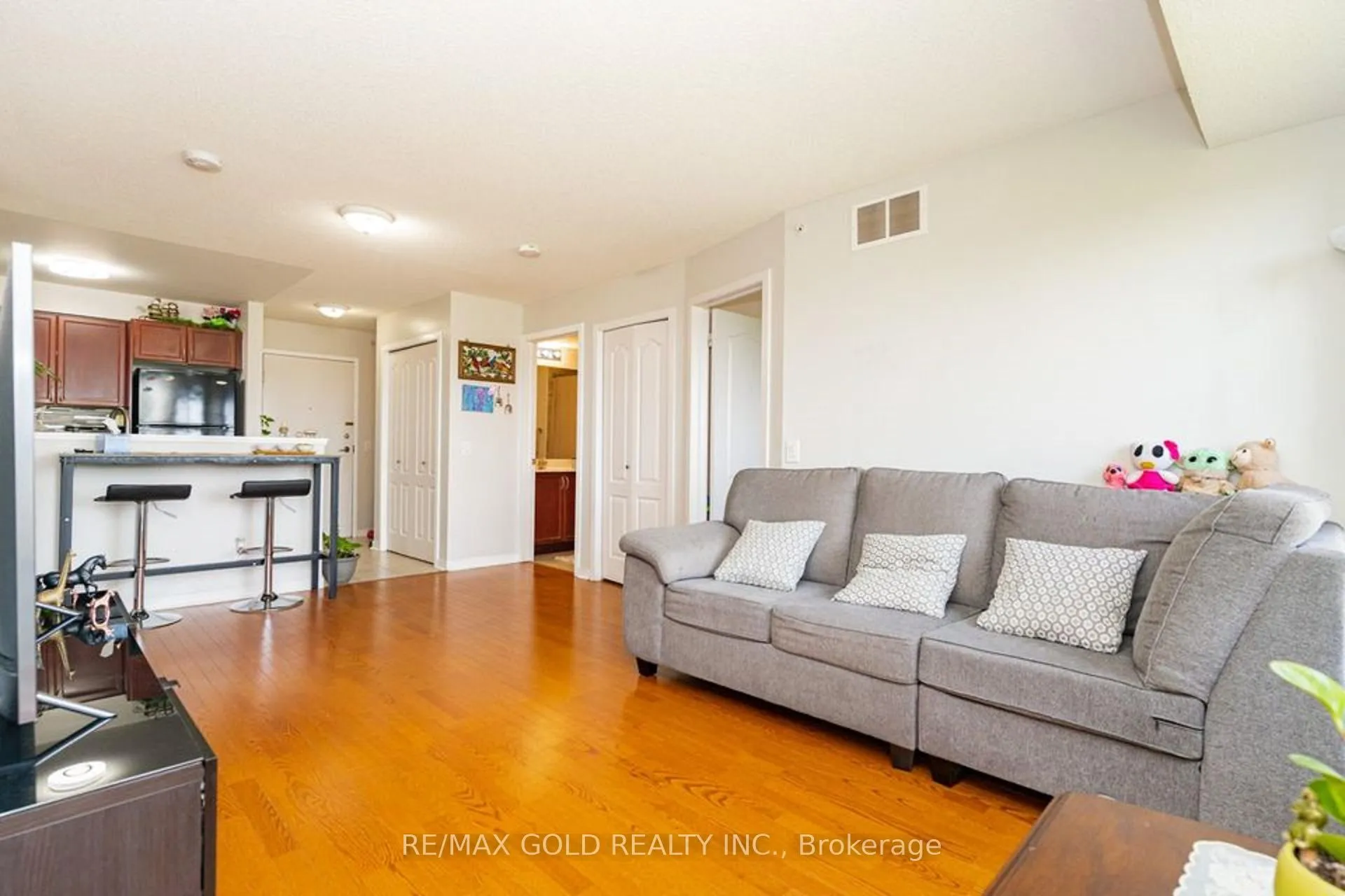 Photo 9 of Unit 1414, 8 Dayspring Circle, Brampton, Goreway Drive Corridor — HOMEH