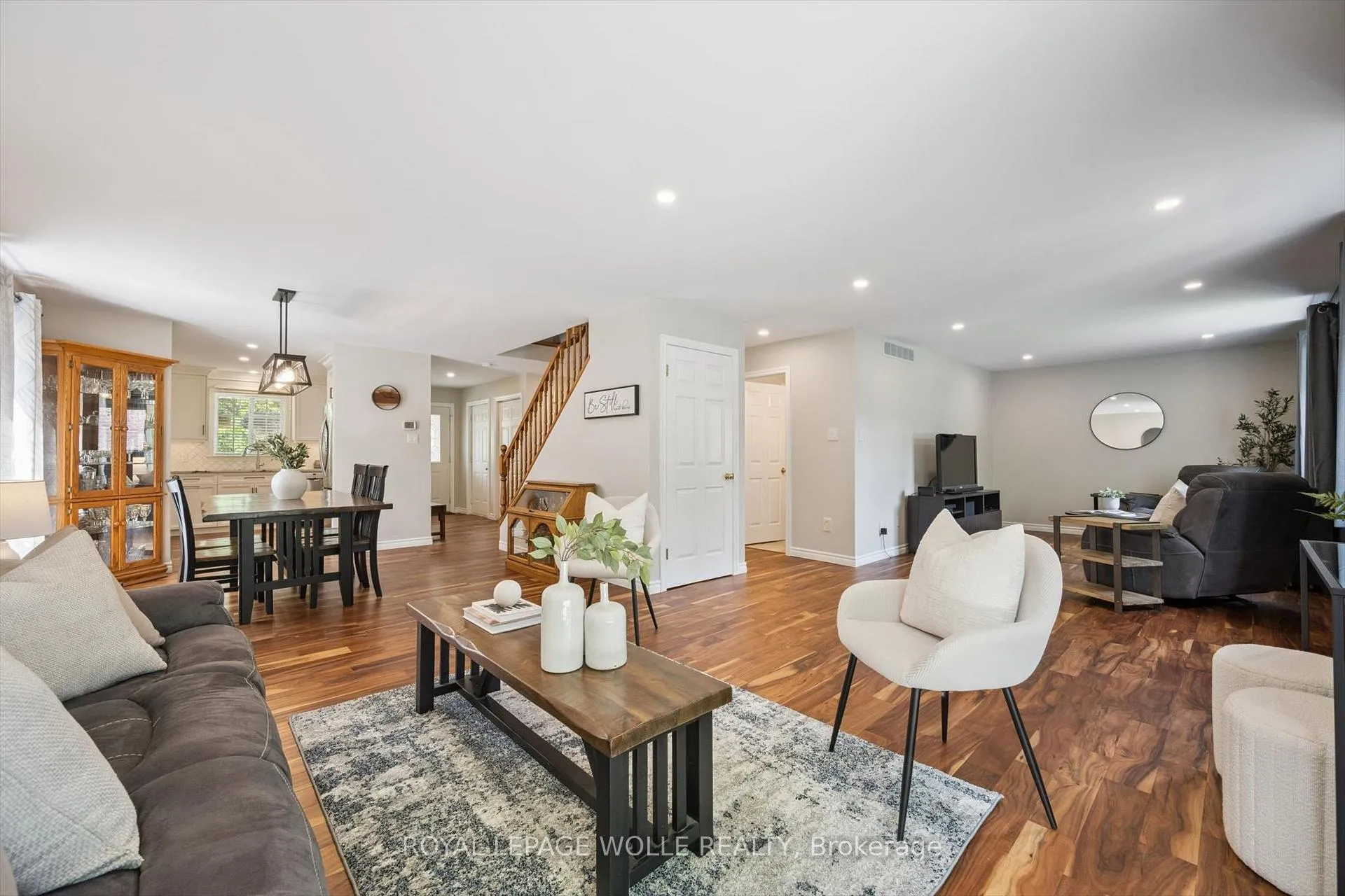 Photo 14 of 491 Sandbanks Crescent, Waterloo — HOMEH