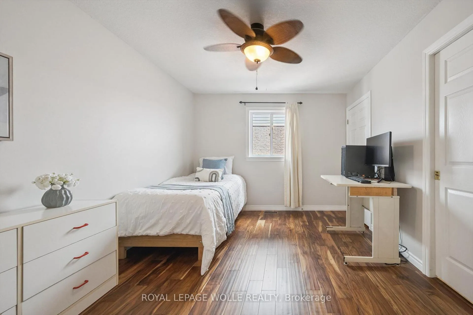 Photo 17 of 491 Sandbanks Crescent, Waterloo — HOMEH