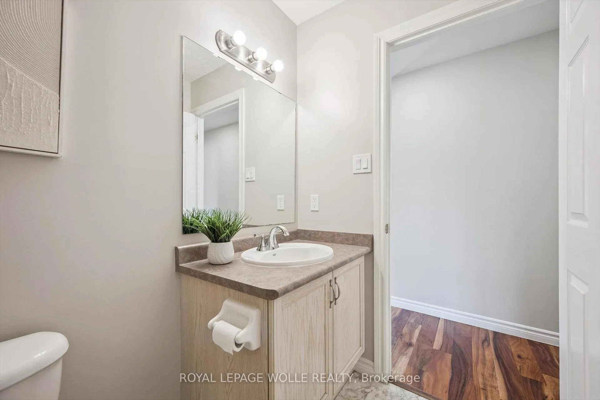 Photo 20 of 491 Sandbanks Crescent, Waterloo — HOMEH