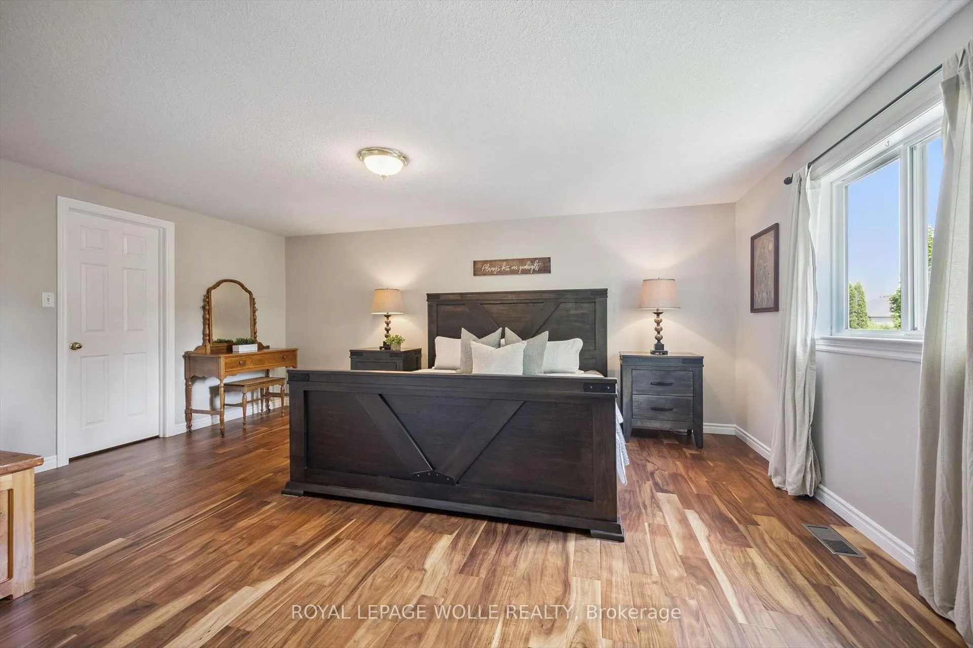 Photo 21 of 491 Sandbanks Crescent, Waterloo — HOMEH