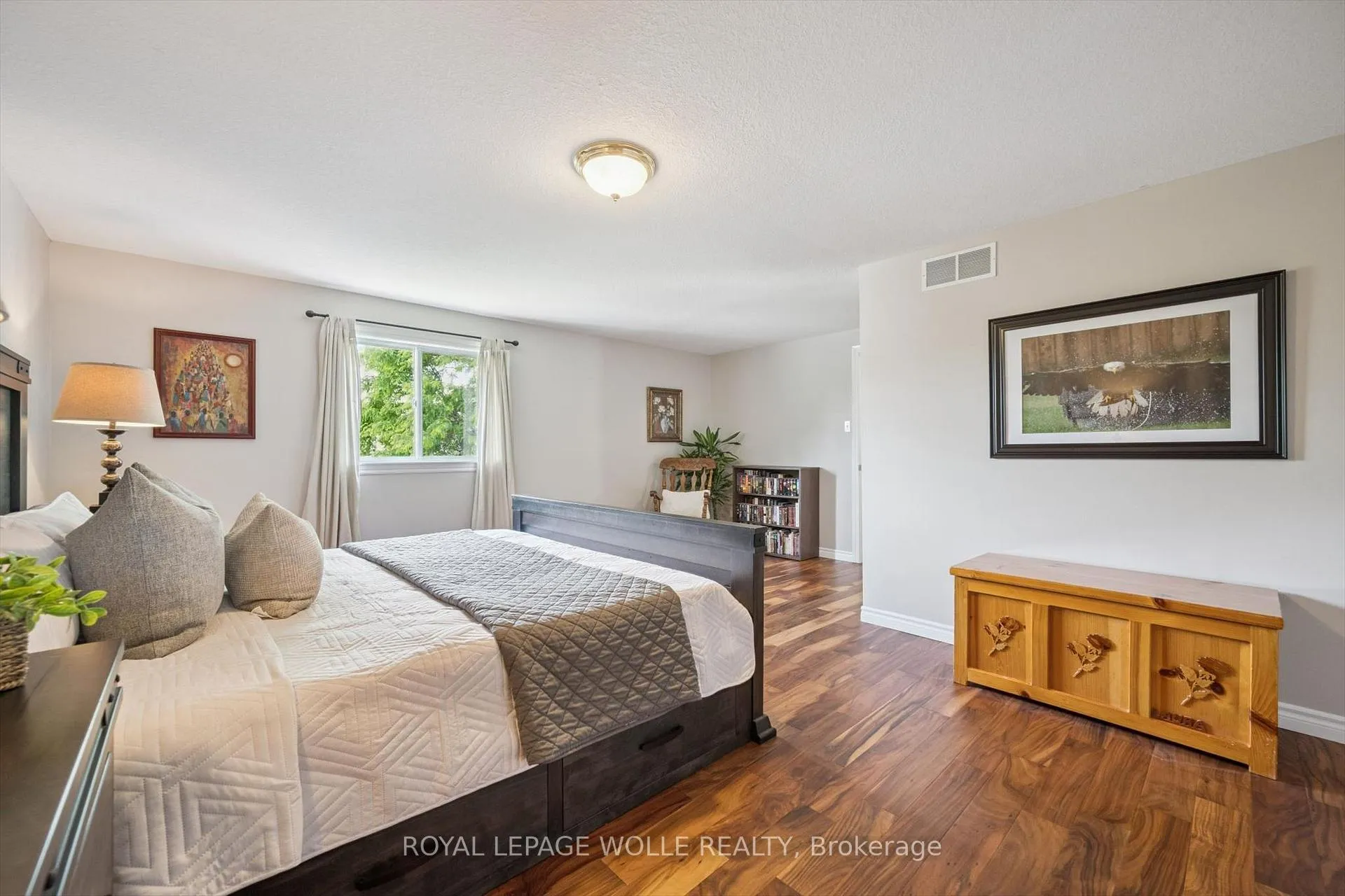 Photo 22 of 491 Sandbanks Crescent, Waterloo — HOMEH