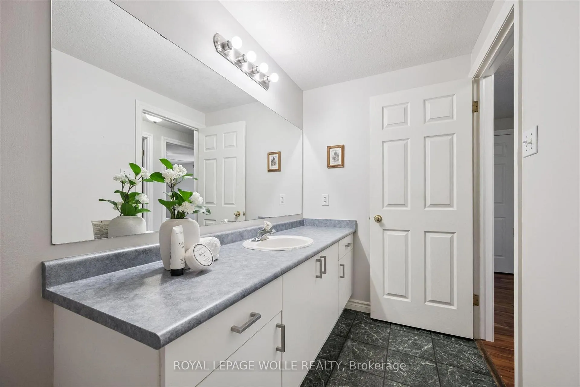 Photo 28 of 491 Sandbanks Crescent, Waterloo — HOMEH