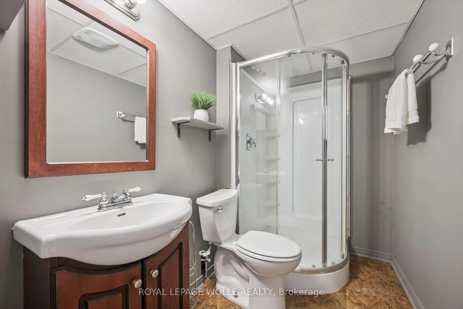 Photo 31 of 491 Sandbanks Crescent, Waterloo — HOMEH