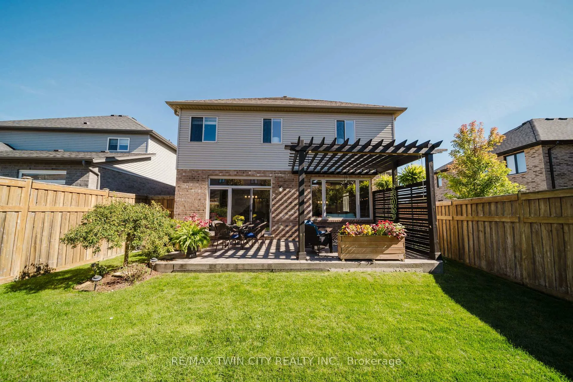 Photo 2 of 597 Sundew Drive, Waterloo, Columbia Forest/Clair Hills — HOMEH