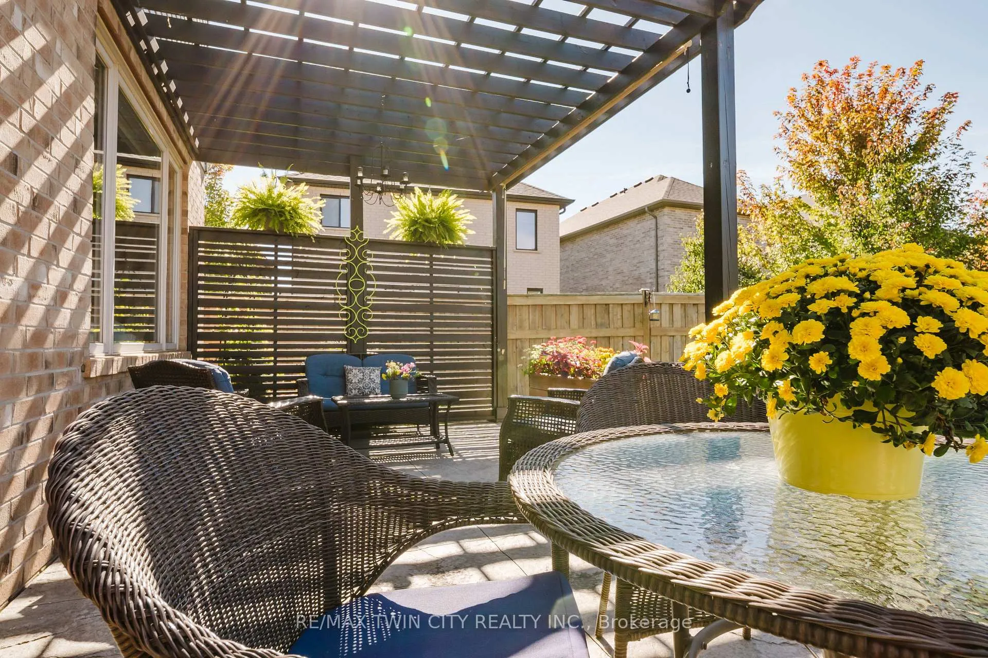 Photo 3 of 597 Sundew Drive, Waterloo, Columbia Forest/Clair Hills — HOMEH