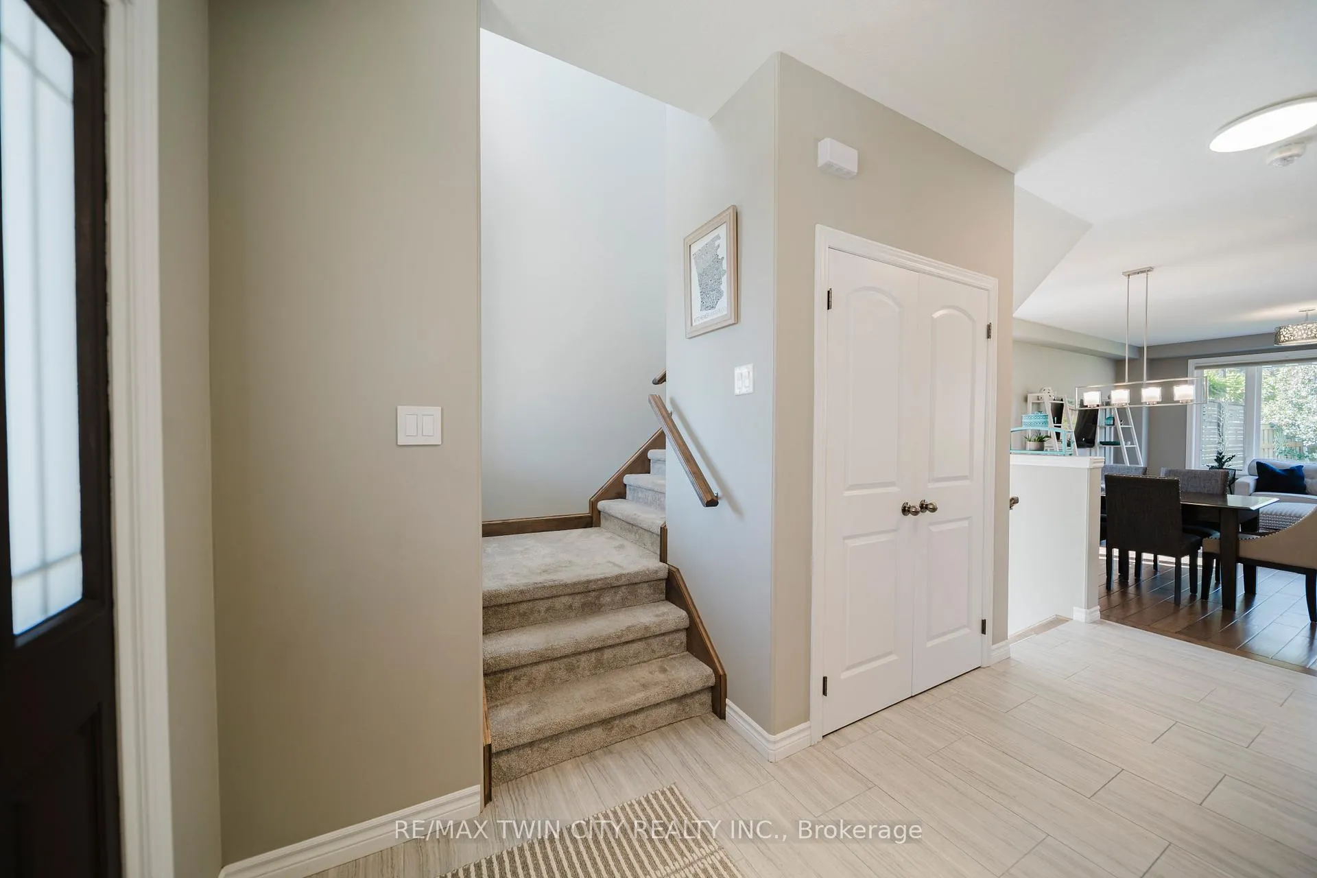 Photo 5 of 597 Sundew Drive, Waterloo, Columbia Forest/Clair Hills — HOMEH