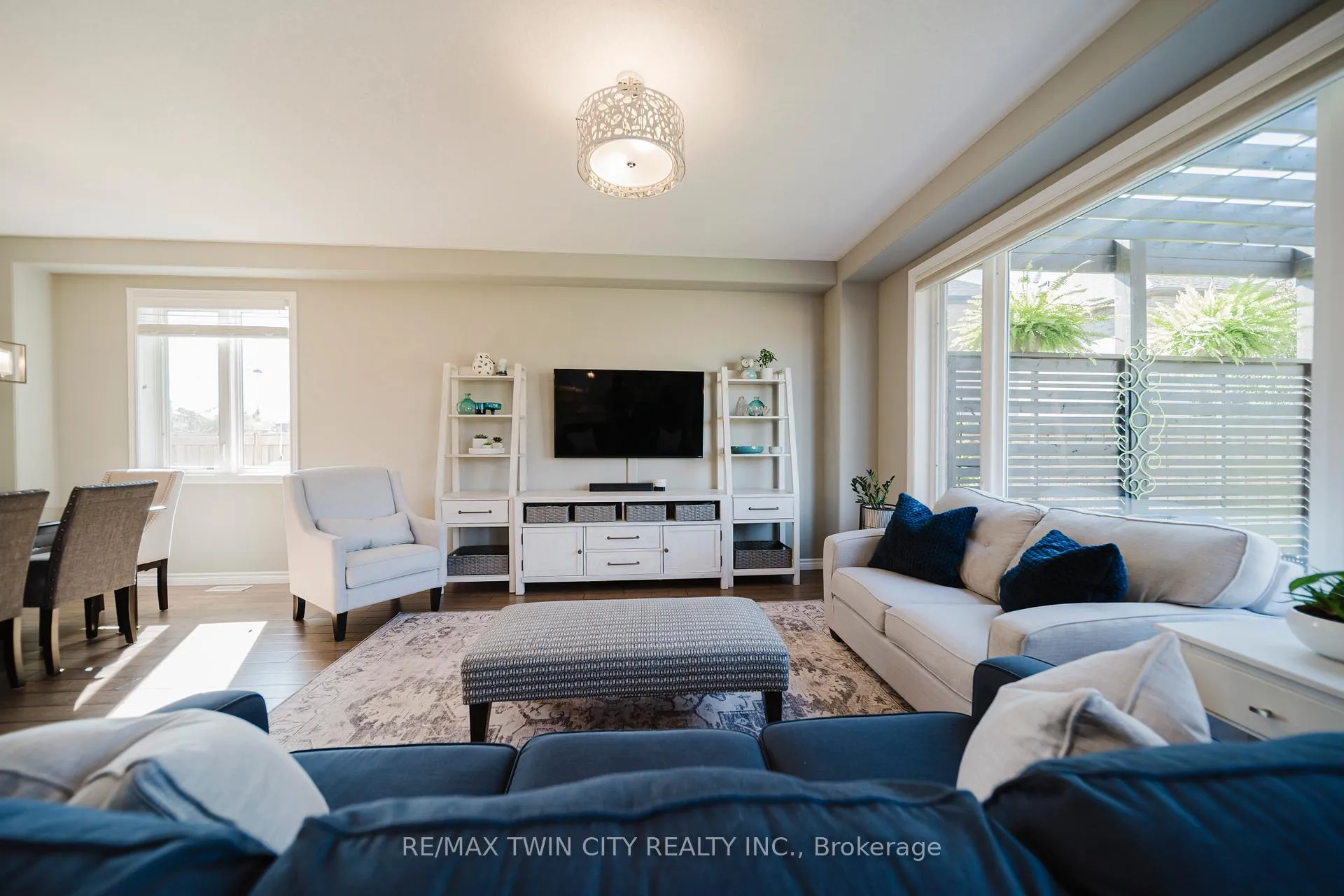 Photo 9 of 597 Sundew Drive, Waterloo, Columbia Forest/Clair Hills — HOMEH