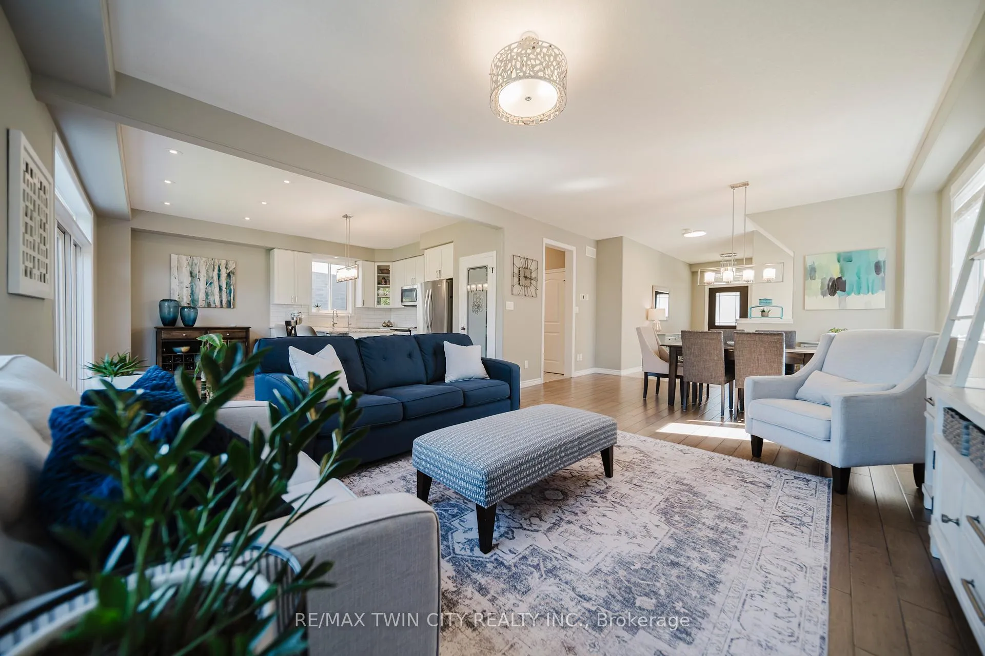 Photo 10 of 597 Sundew Drive, Waterloo, Columbia Forest/Clair Hills — HOMEH
