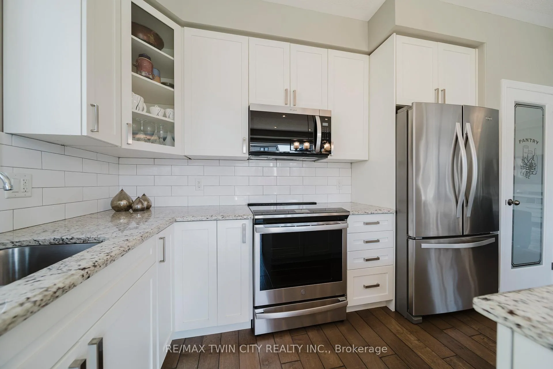 Photo 14 of 597 Sundew Drive, Waterloo, Columbia Forest/Clair Hills — HOMEH