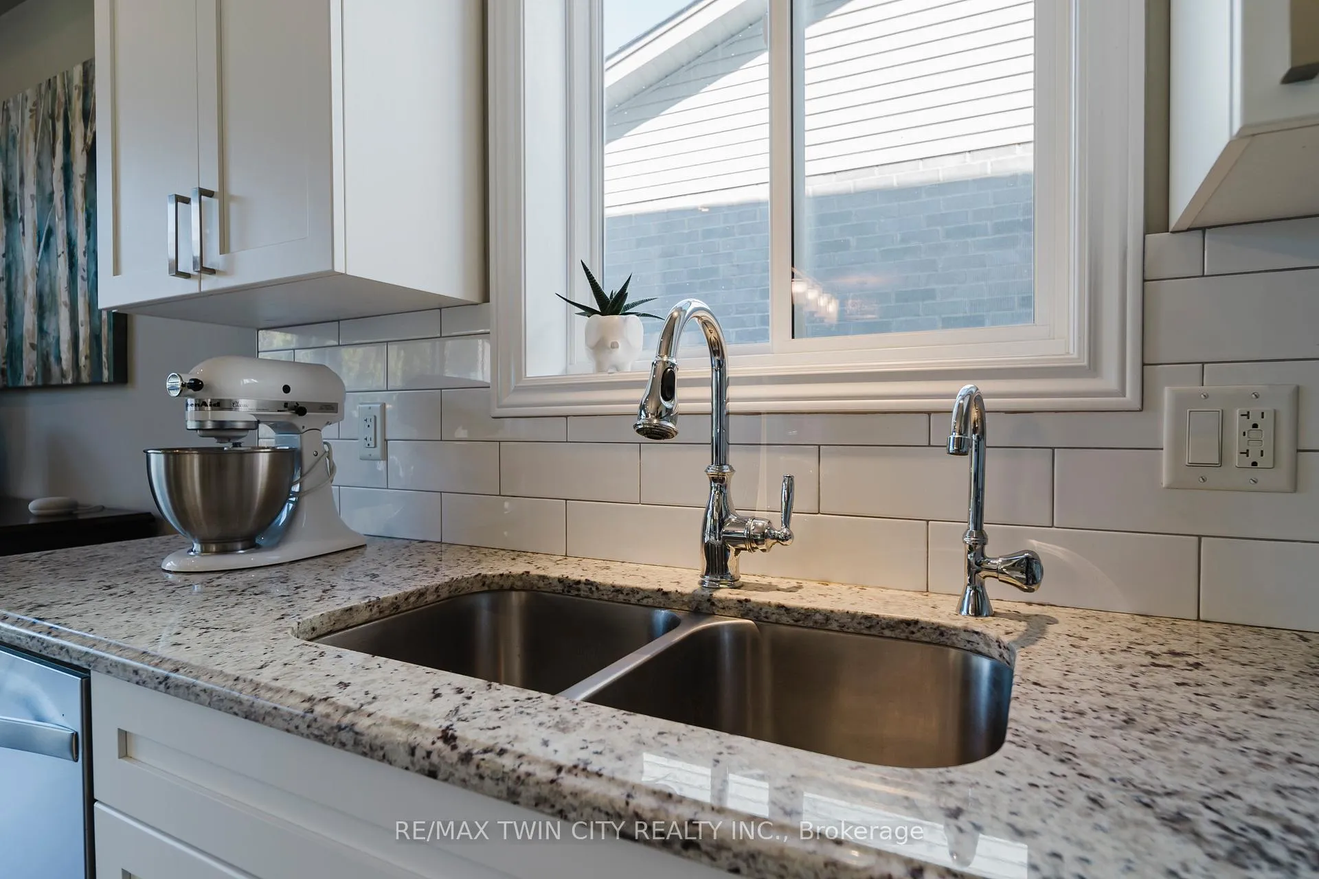 Photo 15 of 597 Sundew Drive, Waterloo, Columbia Forest/Clair Hills — HOMEH