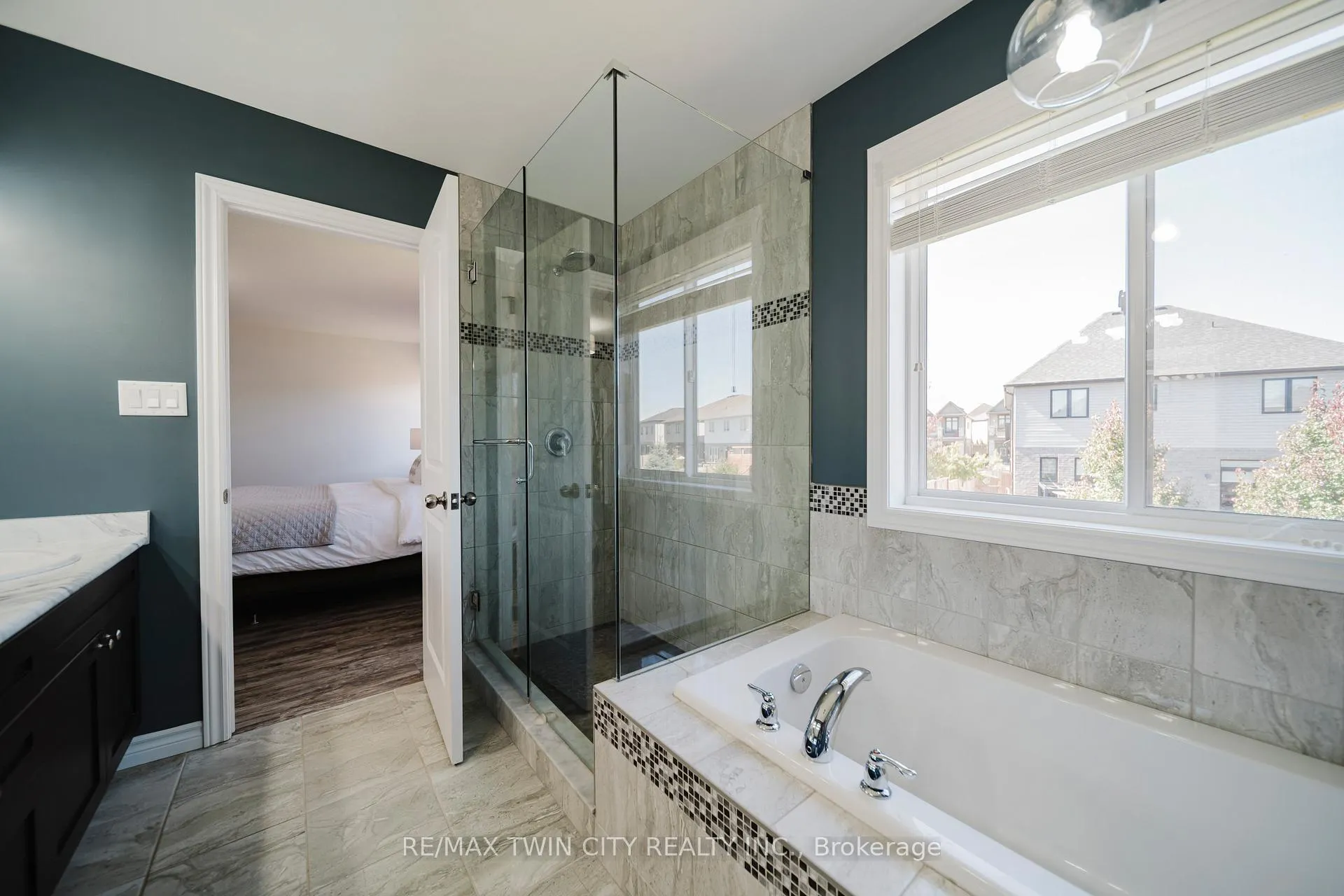 Photo 27 of 597 Sundew Drive, Waterloo, Columbia Forest/Clair Hills — HOMEH