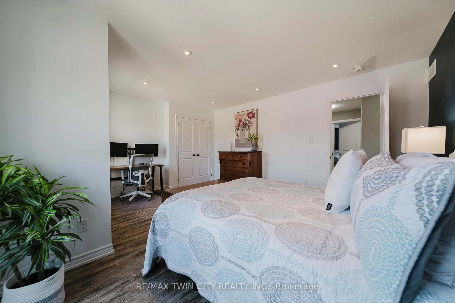 Photo 29 of 597 Sundew Drive, Waterloo, Columbia Forest/Clair Hills — HOMEH