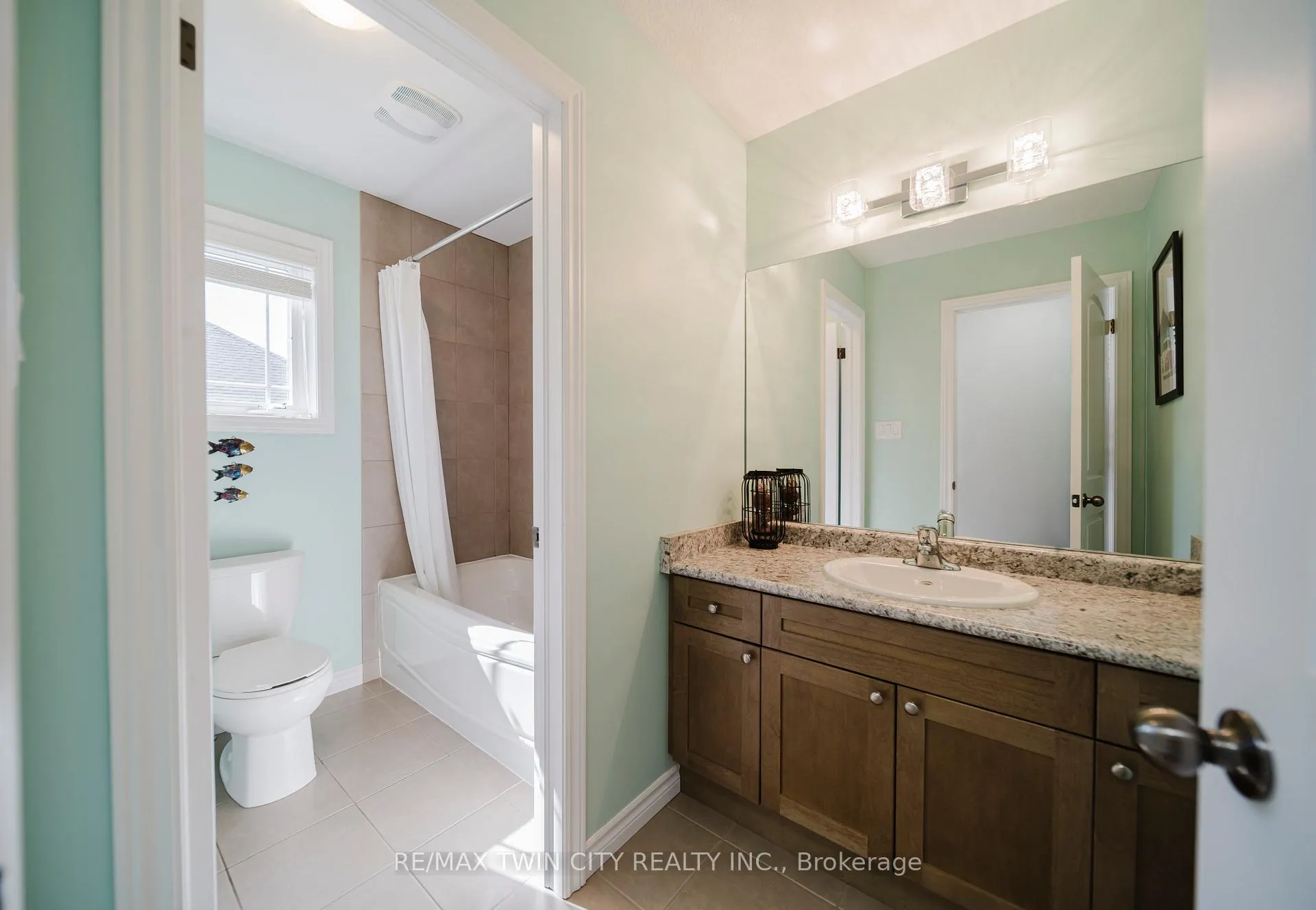 Photo 31 of 597 Sundew Drive, Waterloo, Columbia Forest/Clair Hills — HOMEH