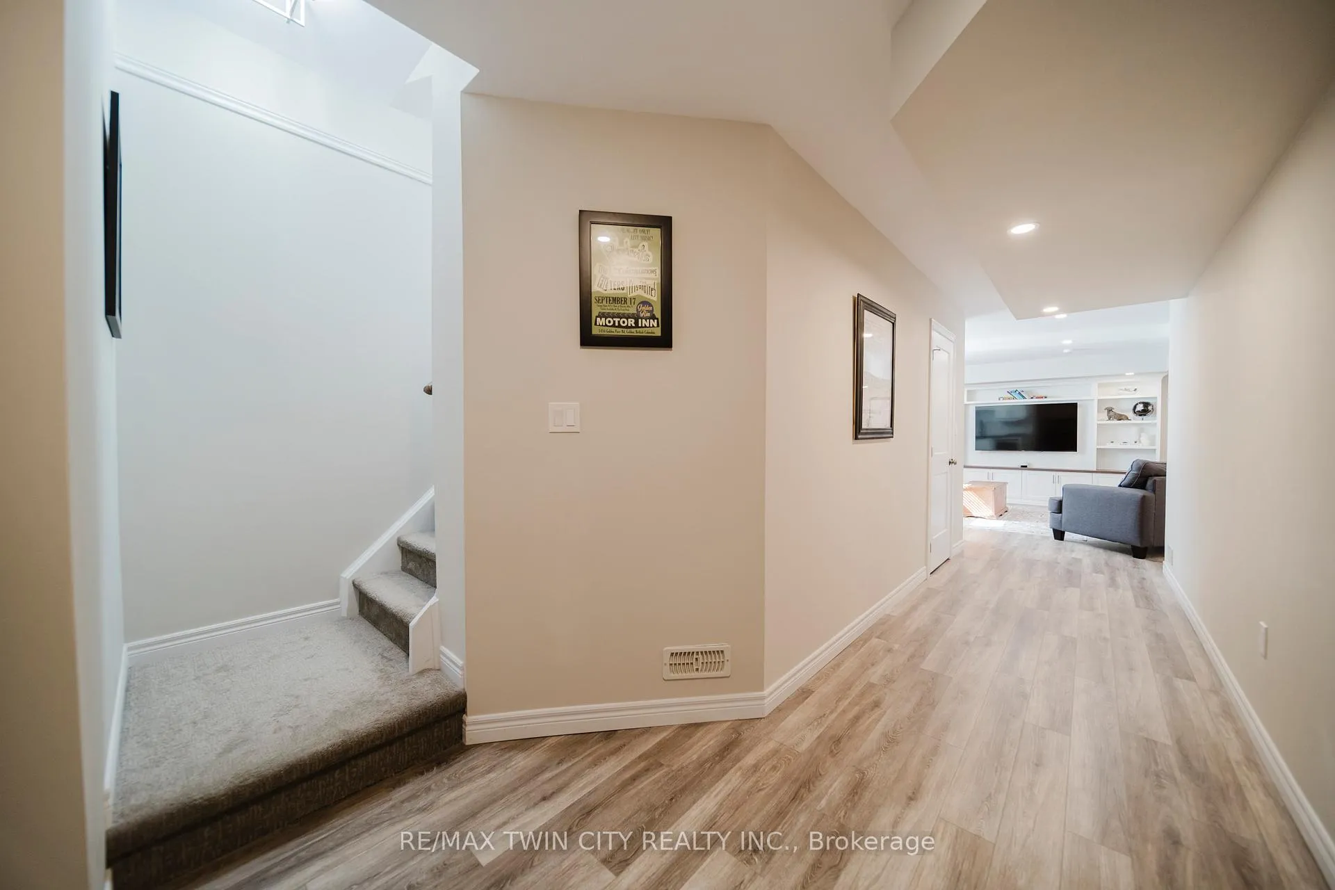 Photo 33 of 597 Sundew Drive, Waterloo, Columbia Forest/Clair Hills — HOMEH