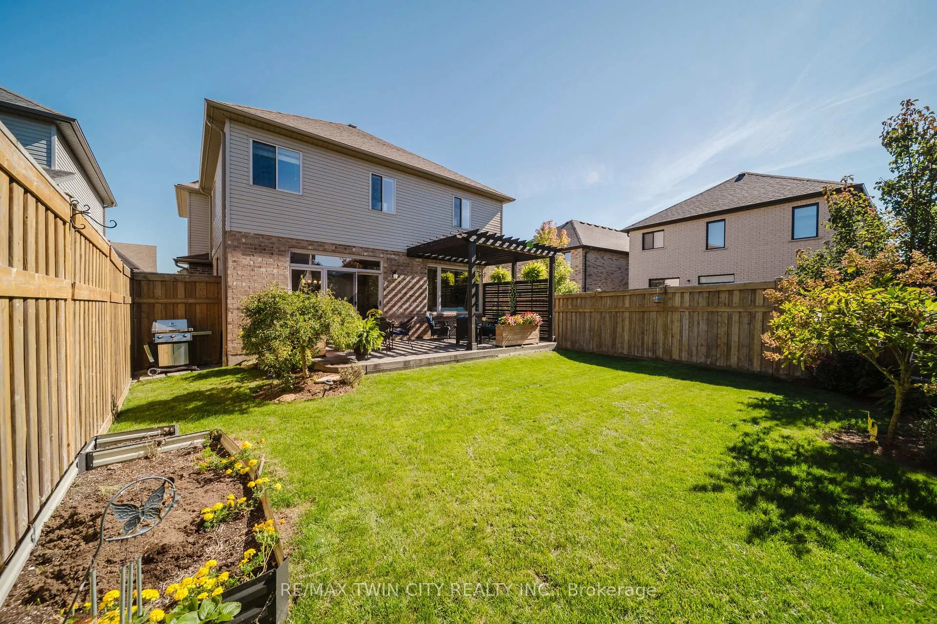 Photo 42 of 597 Sundew Drive, Waterloo, Columbia Forest/Clair Hills — HOMEH