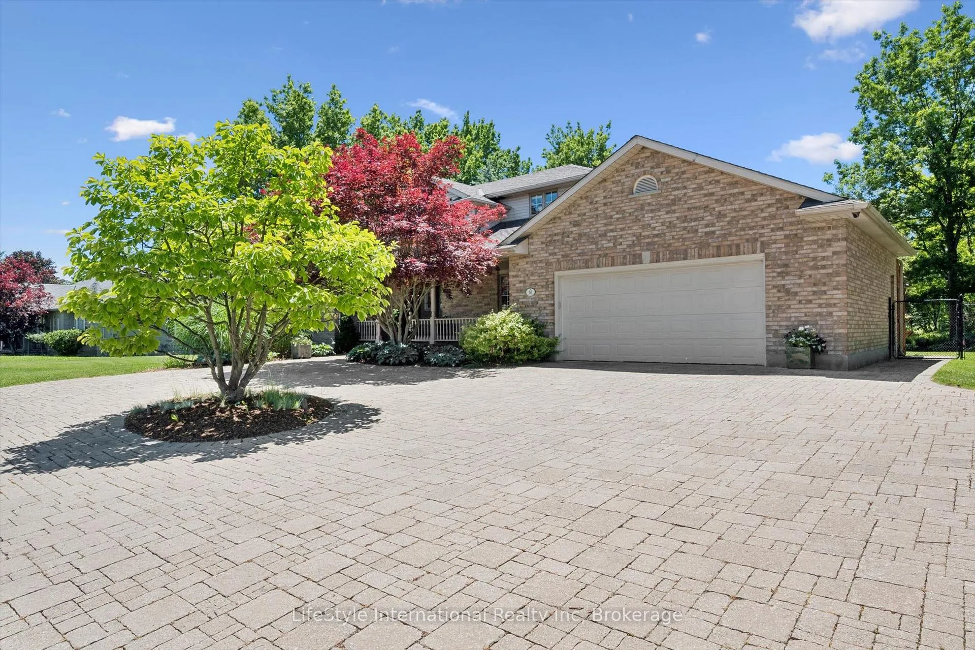 Photo 2 of 12 Ochs Drive, Puslinch, Morriston — HOMEH