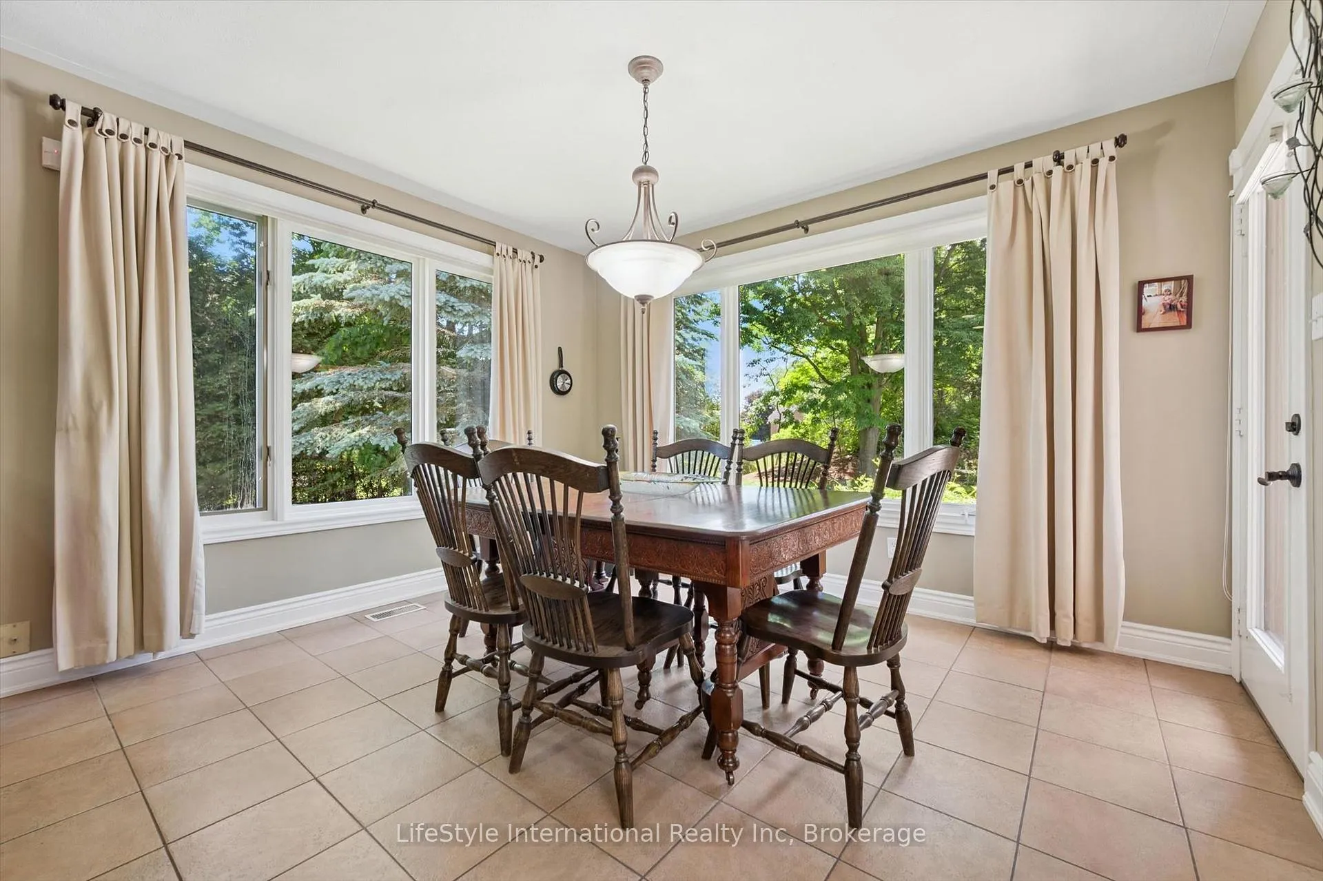 Photo 12 of 12 Ochs Drive, Puslinch, Morriston — HOMEH