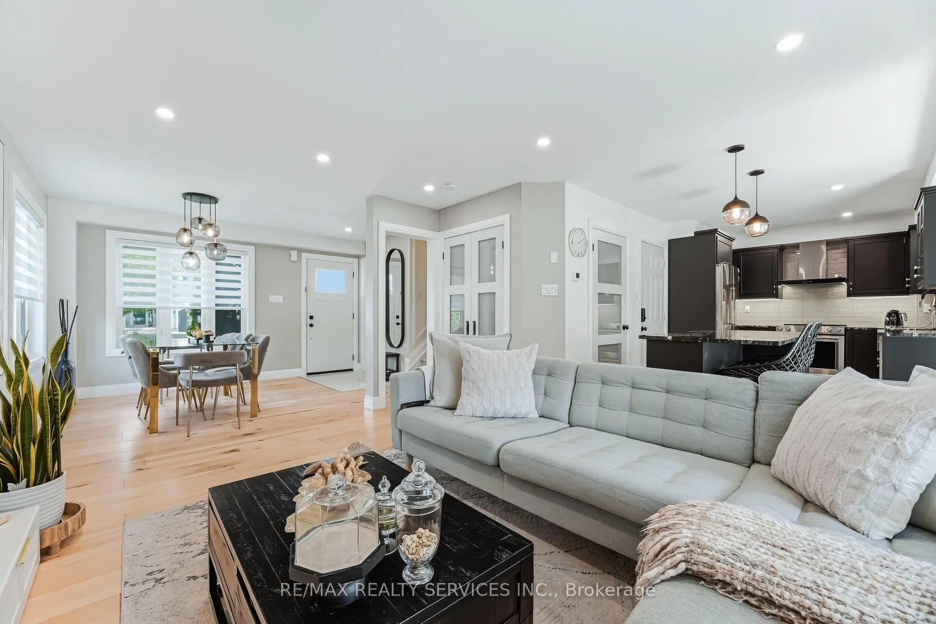 Photo 13 of 25 Gaydon Way, Brantford, Empire — HOMEH