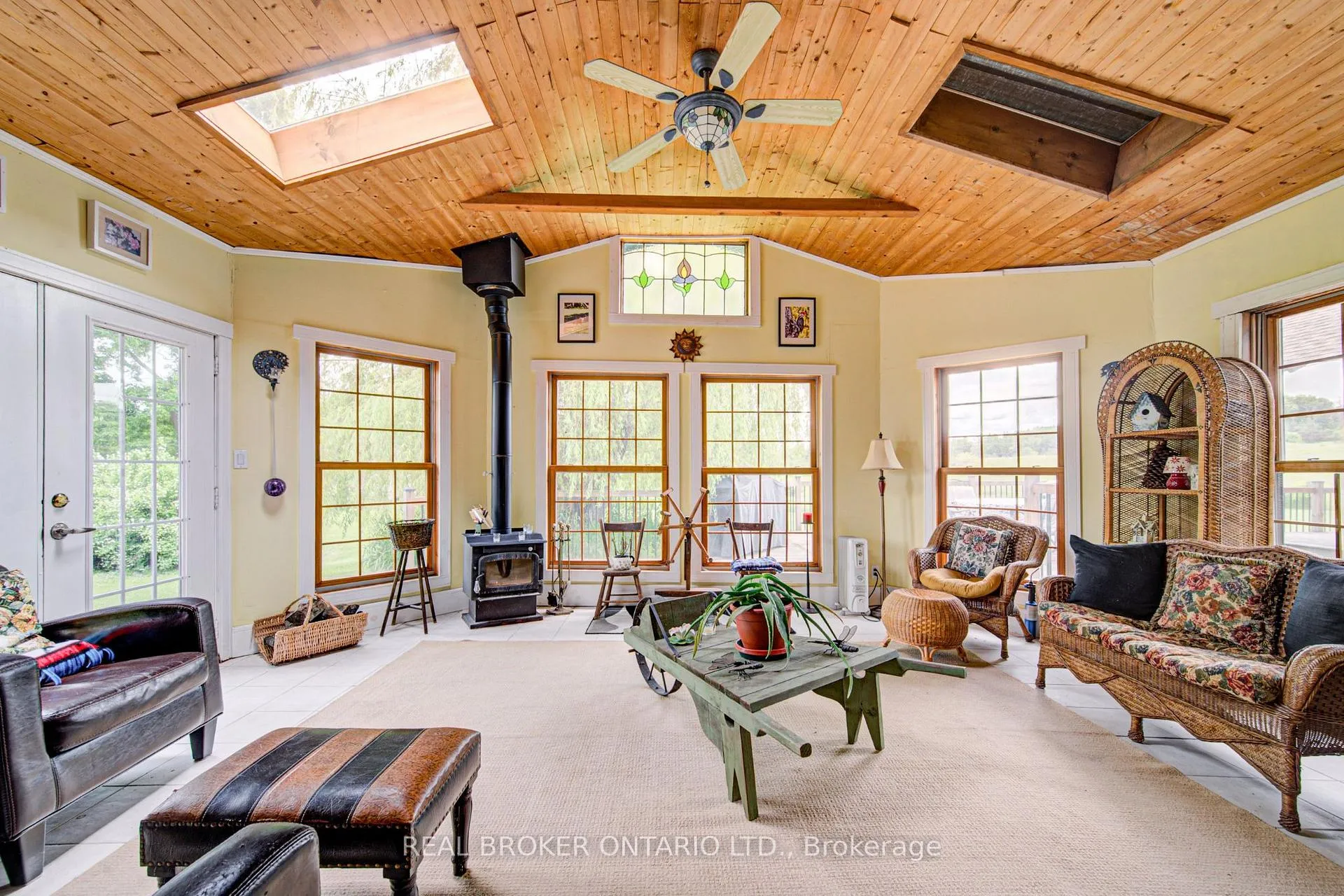 Photo 18 of 1032 Gore Road, Hamilton, Rural Flamborough — HOMEH