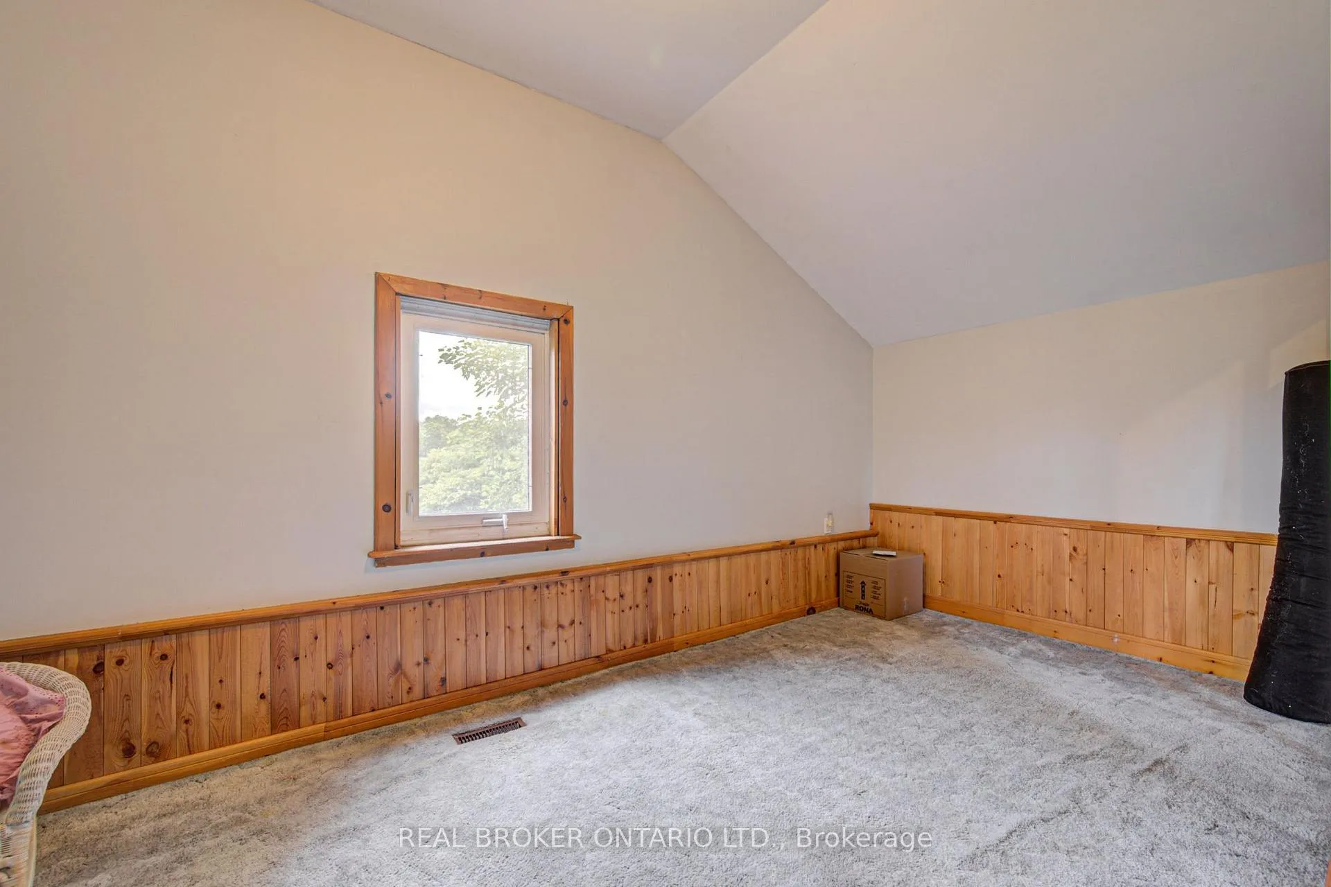 Photo 24 of 1032 Gore Road, Hamilton, Rural Flamborough — HOMEH