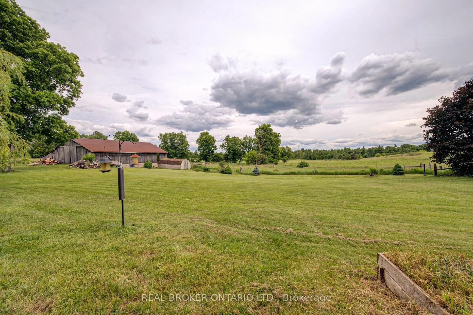 Photo 31 of 1032 Gore Road, Hamilton, Rural Flamborough — HOMEH