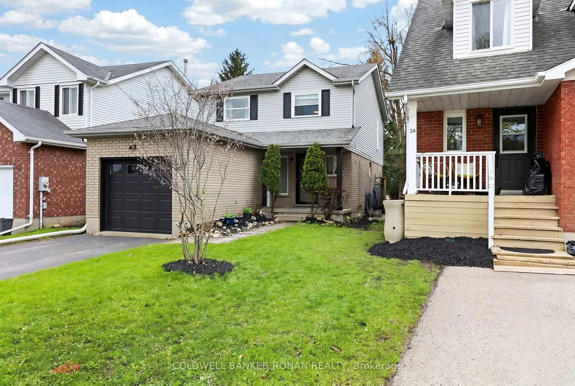 Photo 5 of 26 Pheasant Court, Orangeville — HOMEH