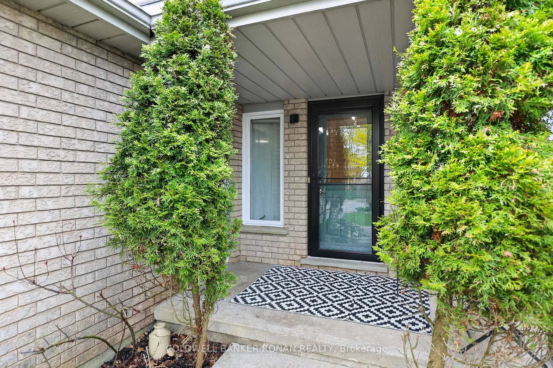 Photo 8 of 26 Pheasant Court, Orangeville — HOMEH